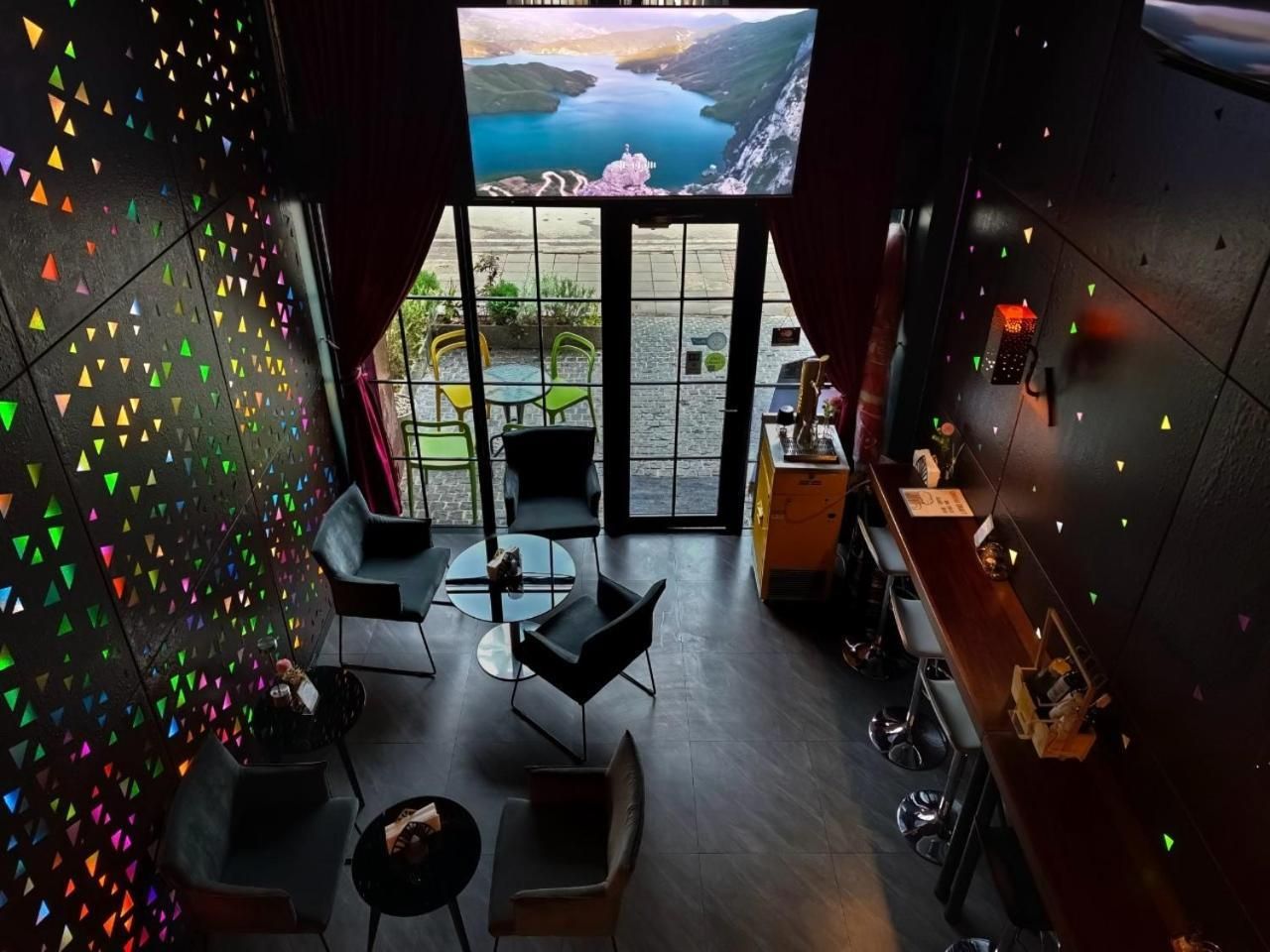 CRIMSON SERIES - Boutique Hotel & Wine Bar