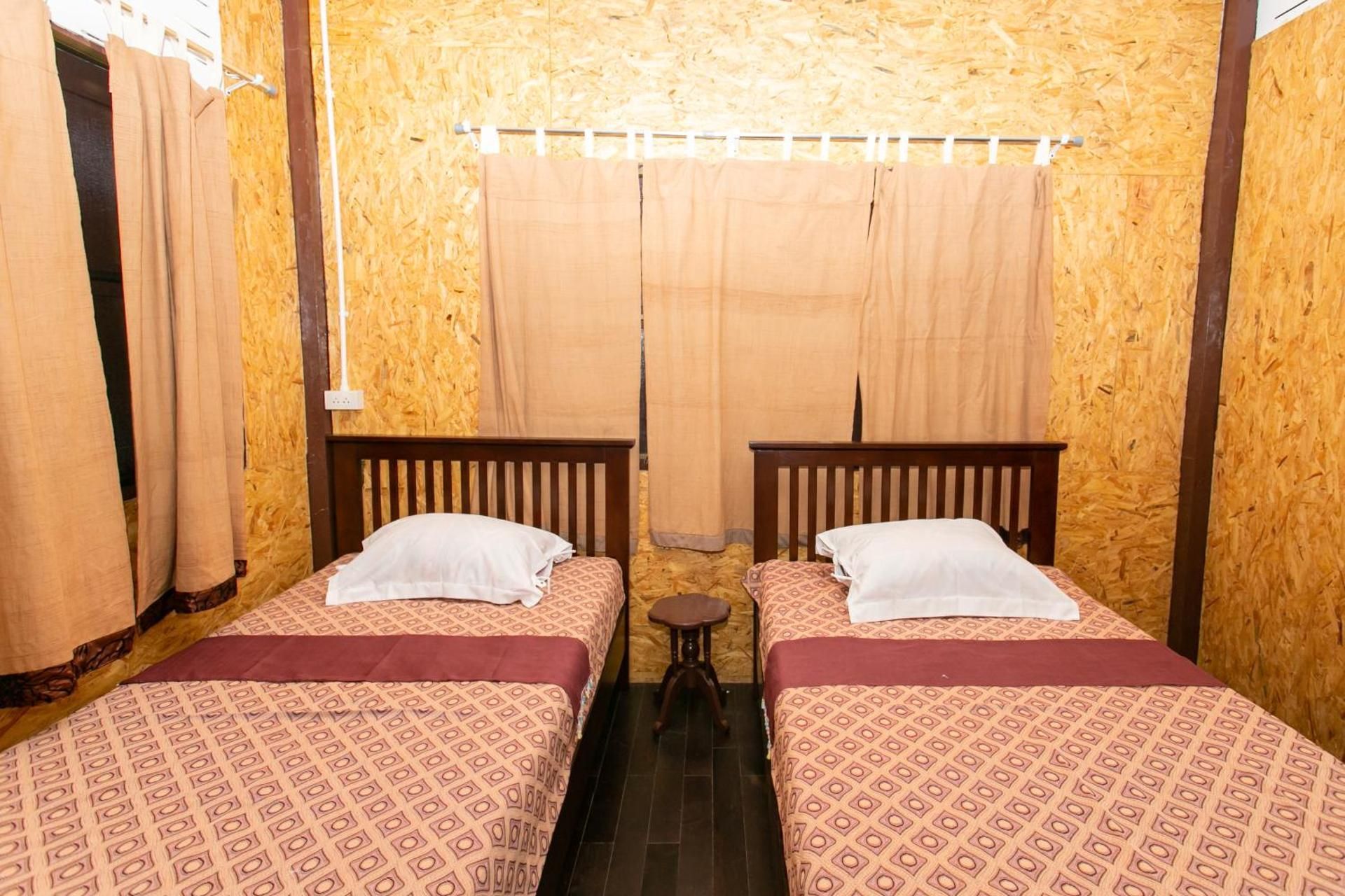 Standard Twin Room with Mountain View - Fan