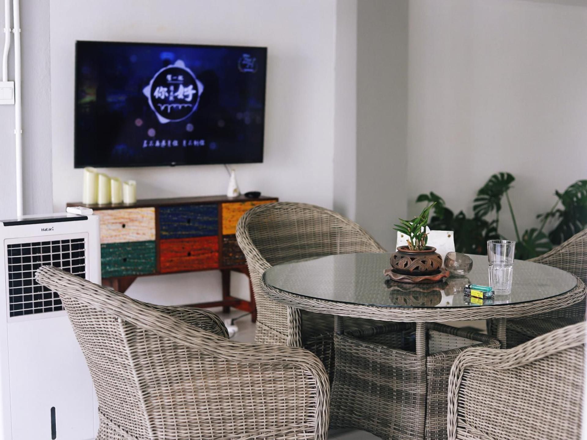 shared lounge/tv area