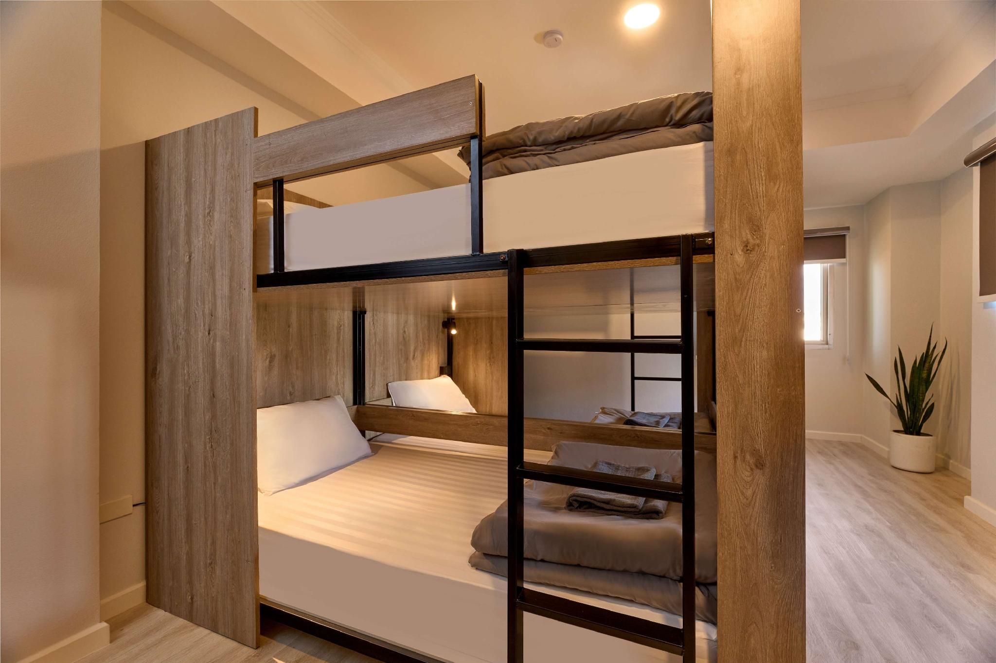 Comfort Quadruple Room - Non-Smoking