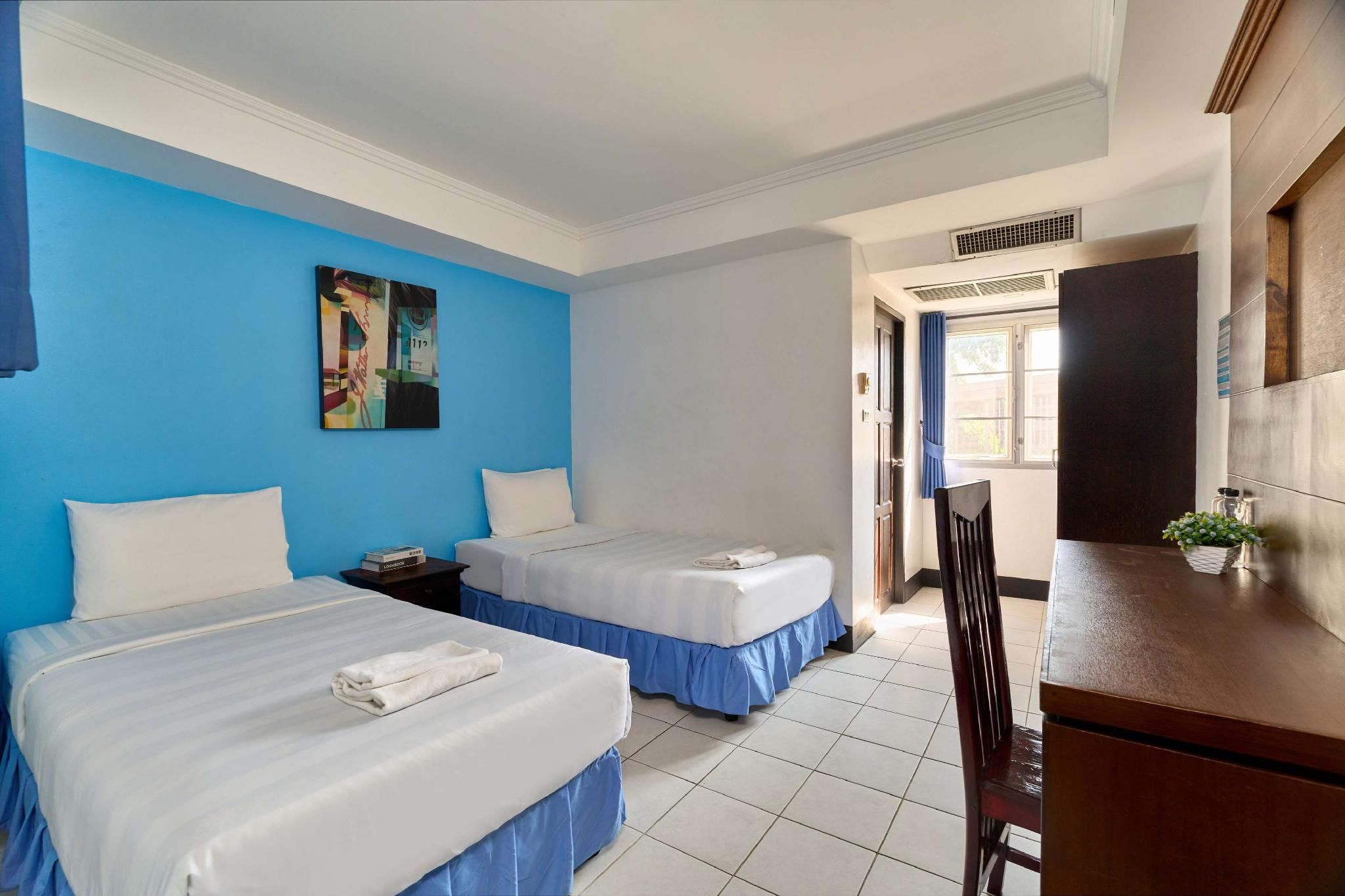 Budget Twin Room with Private Bathroom