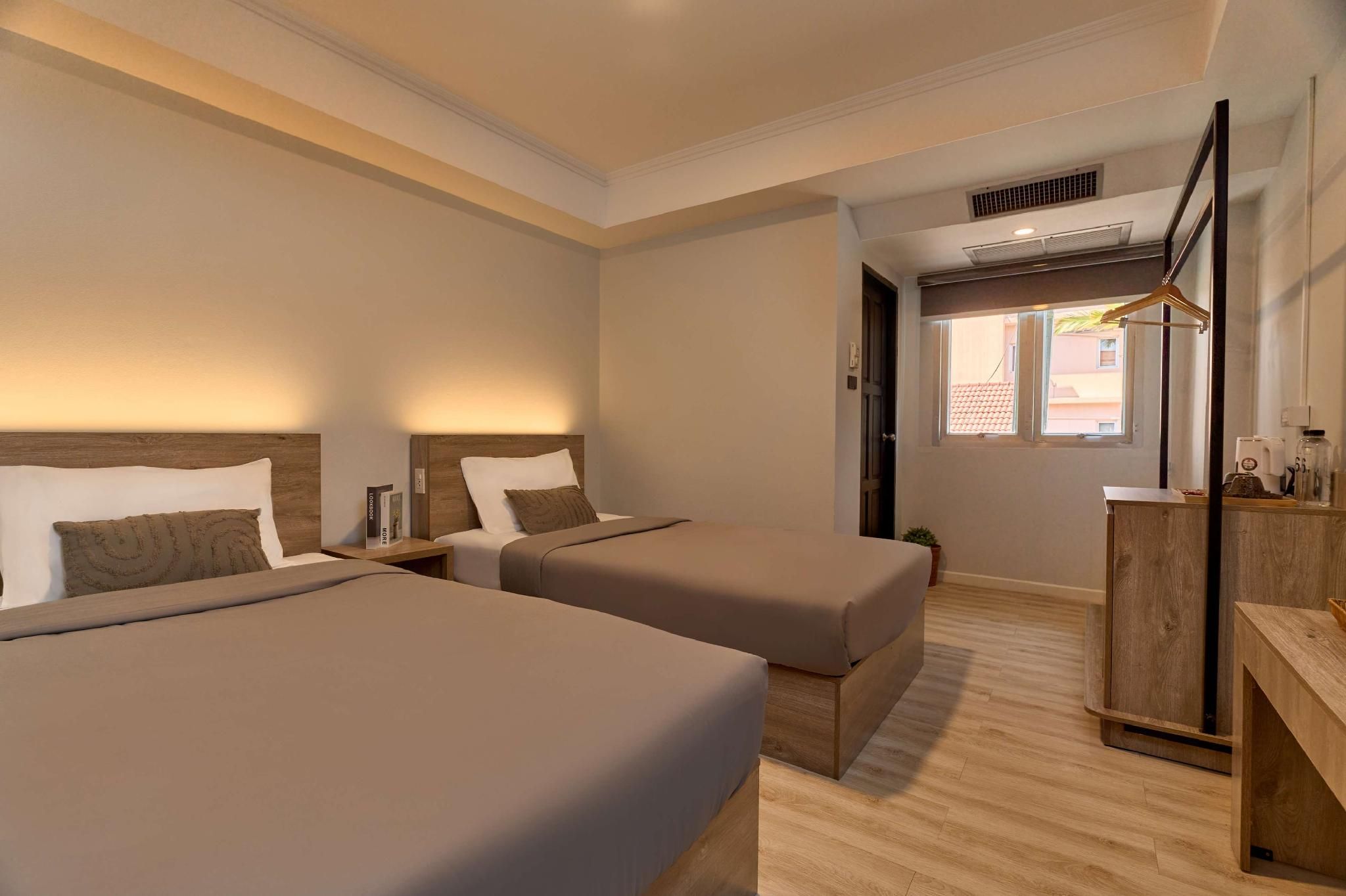 Standard Twin Room - Non-Smoking