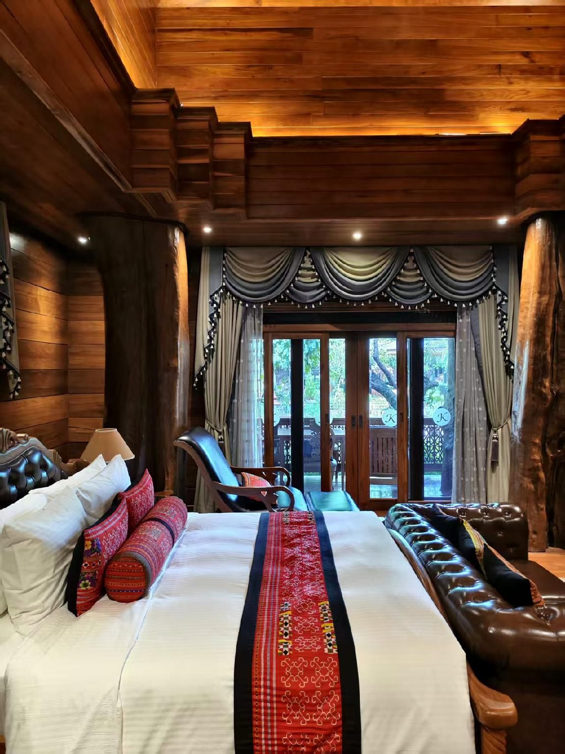 Exclusive Deluxe King Room