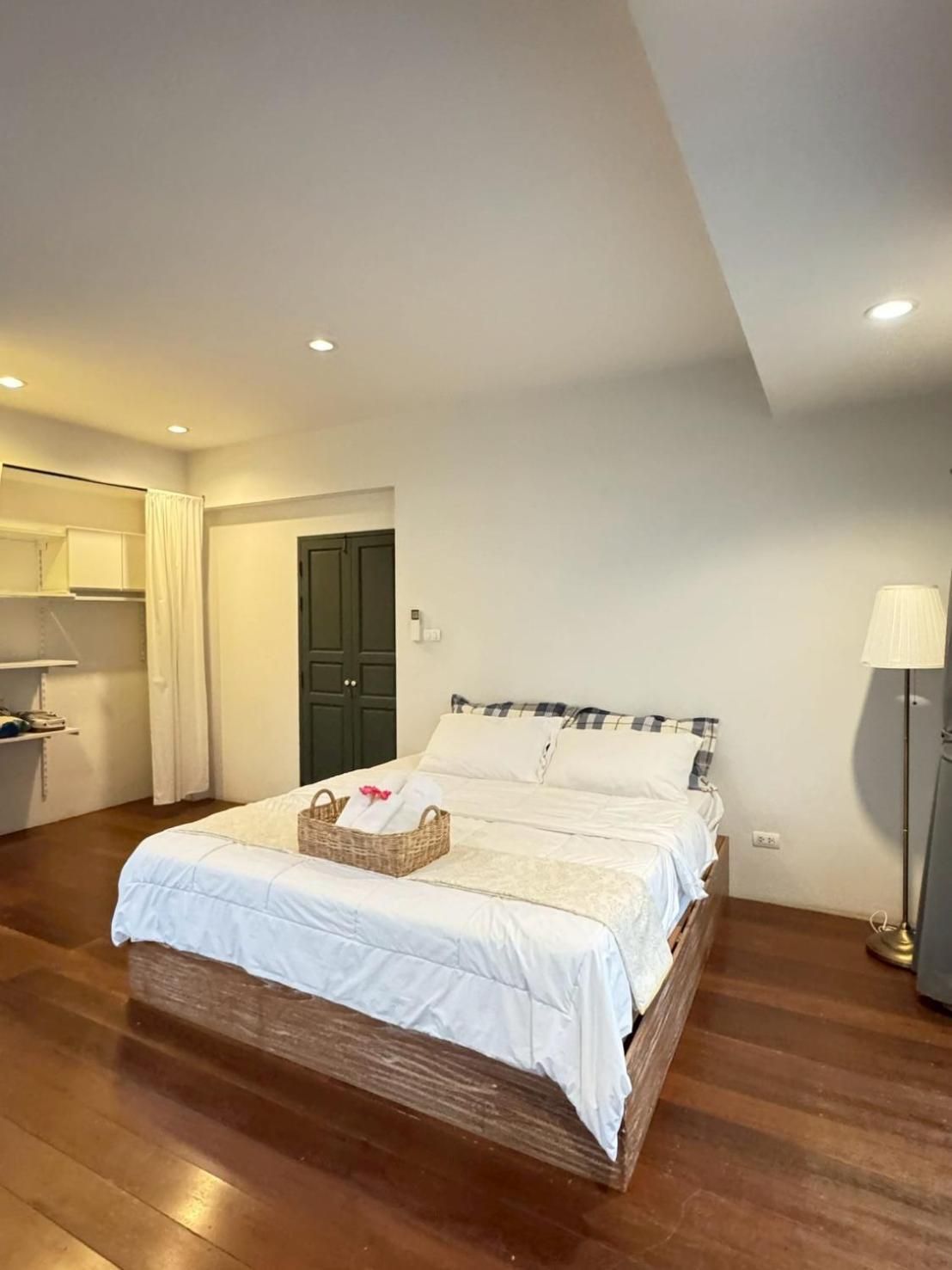 Standard - 1 Bed Double Non-Smoking