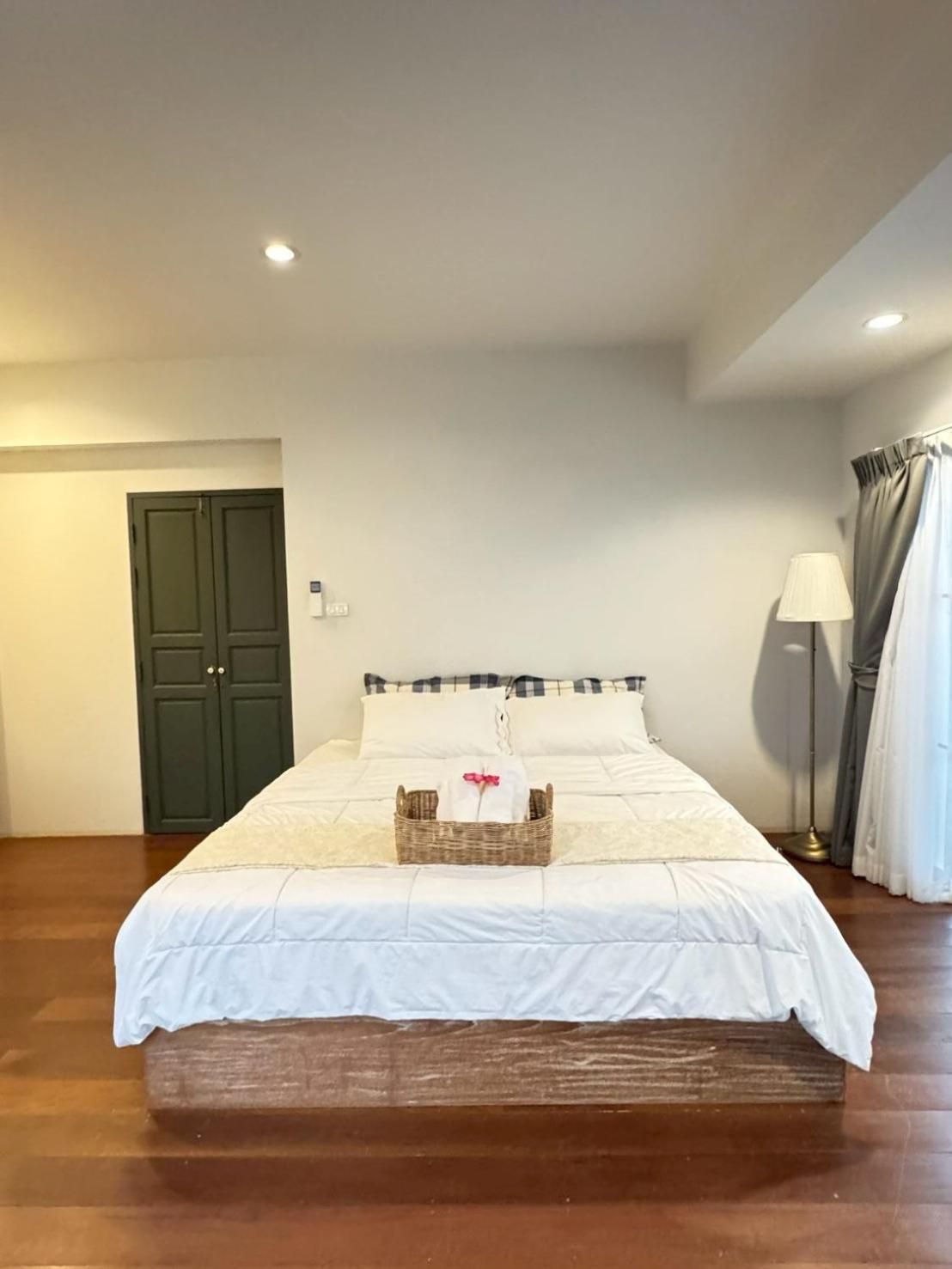 Standard - 1 Bed Double Non-Smoking