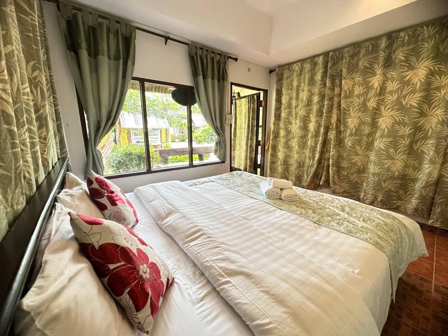 Deluxe King Room with Balcony