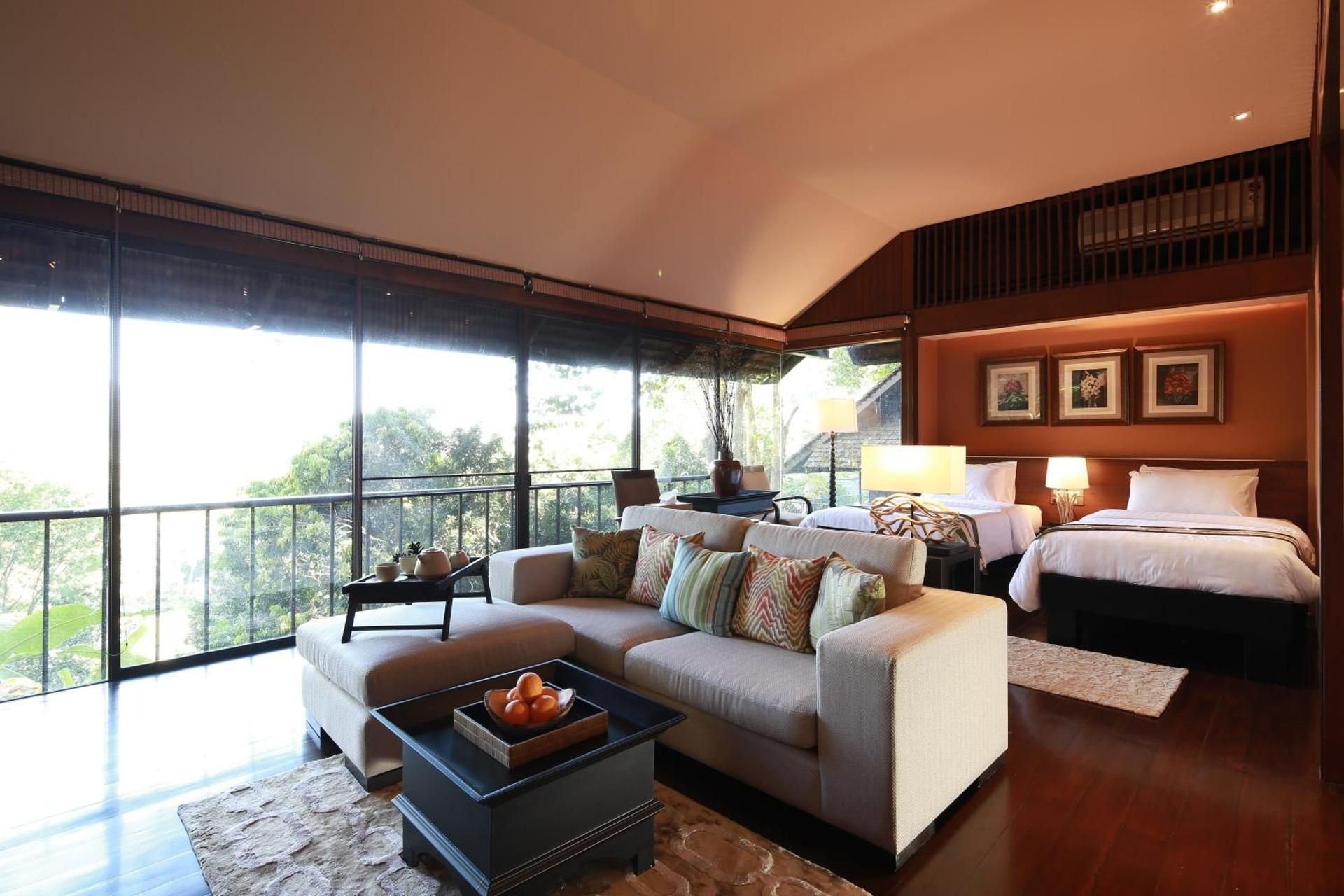 Ratree 1-Bedroom Villa with Balcony