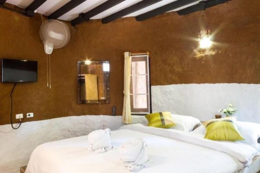 Bungalow with Garden View