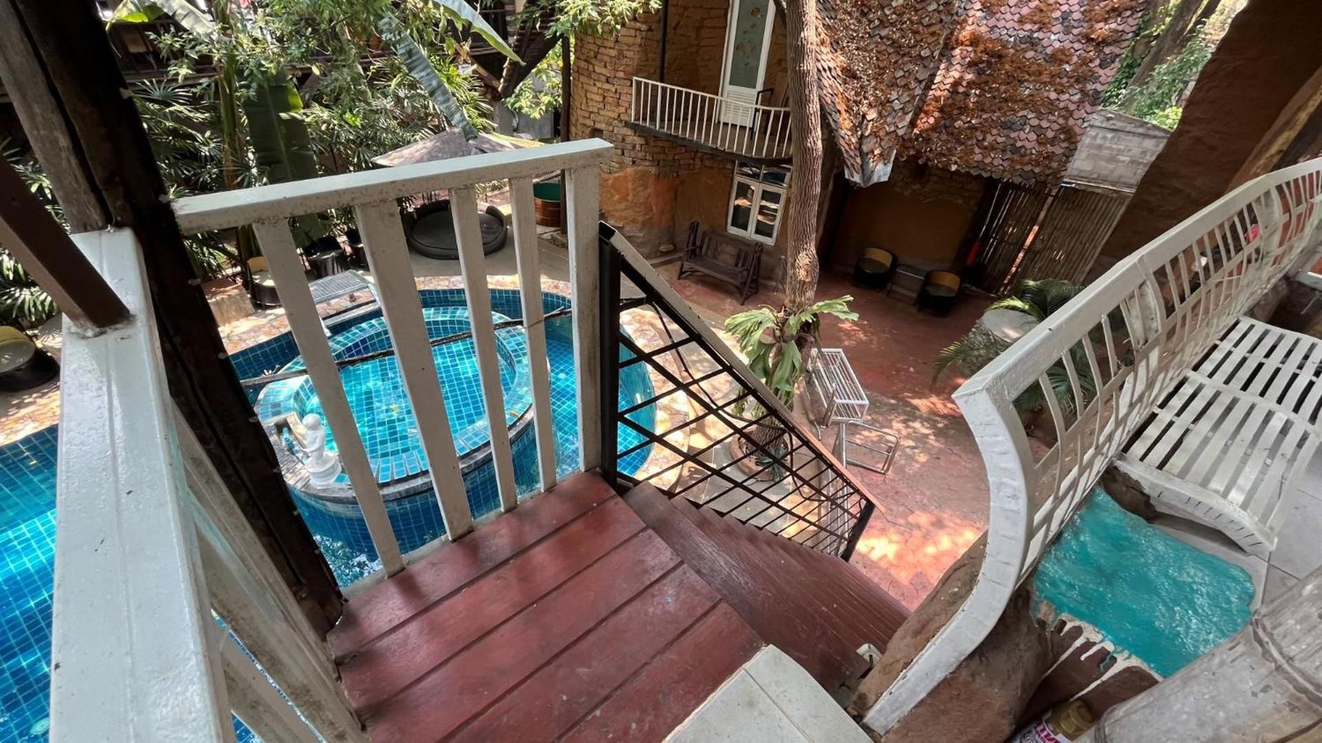 Bungalow with Garden View