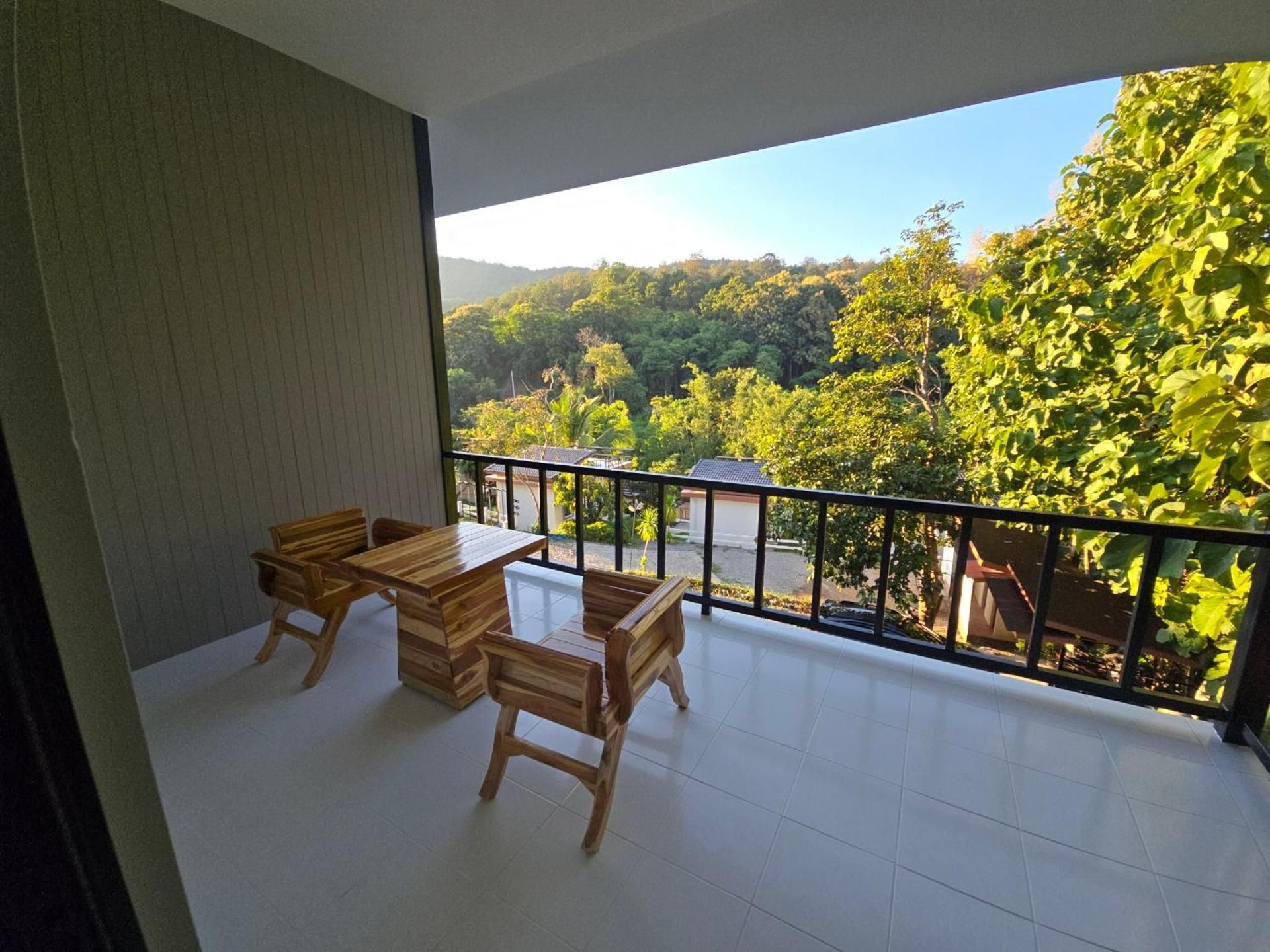 Standard Twin Room with Mountain View