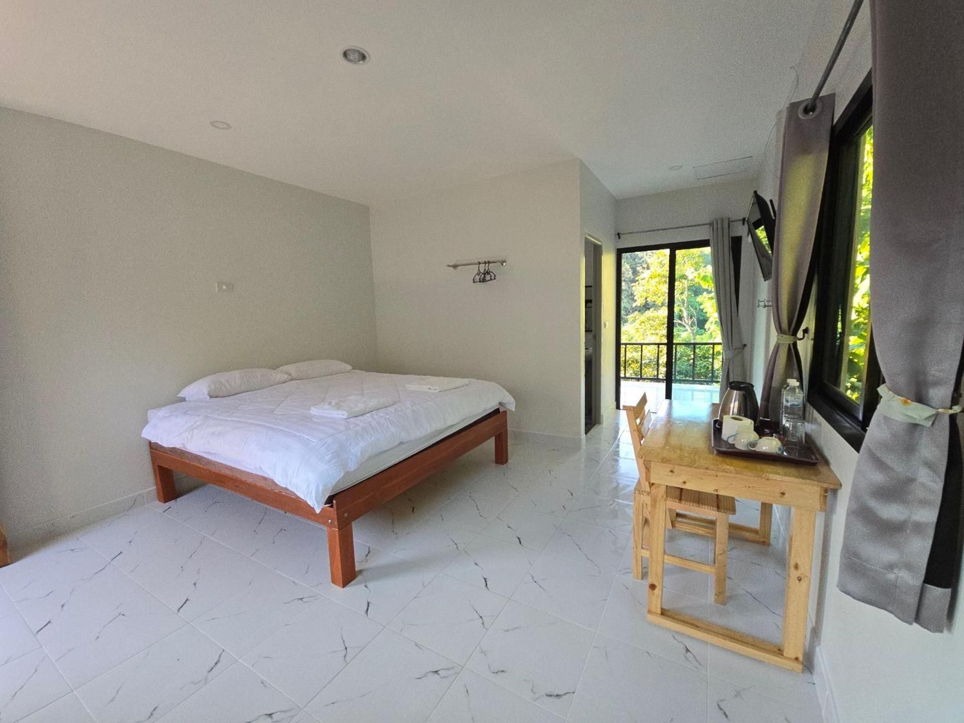Double Room with En-Suite Bathroom