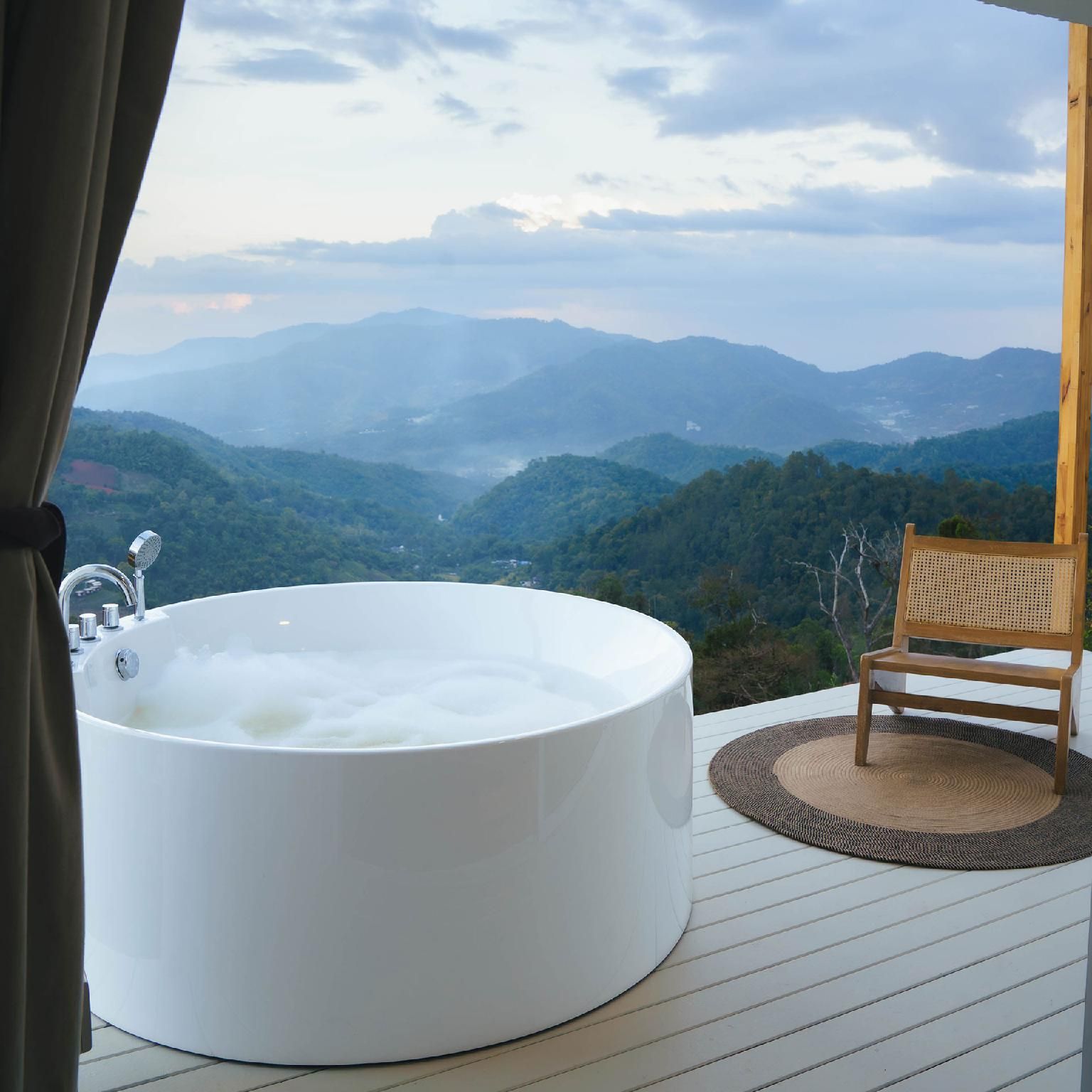 Superior Deluxe Room with Bathtub and Air Conditioning