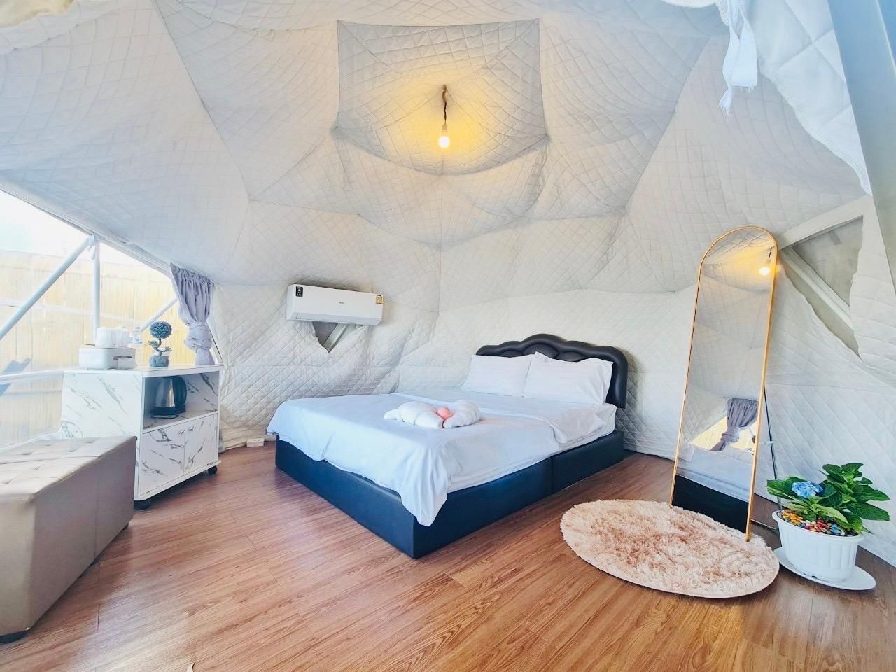 Deluxe Mountain View Room