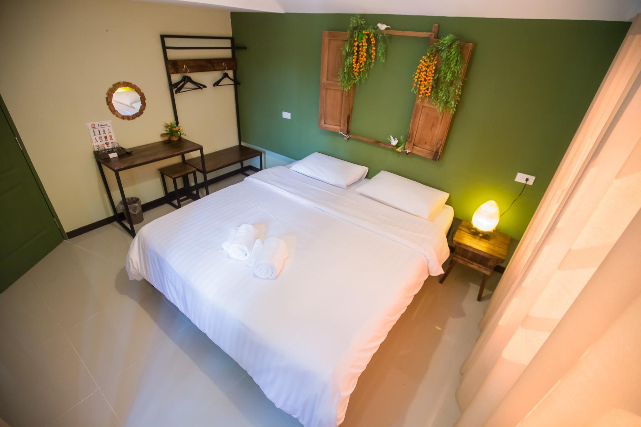 Deluxe - 1 King Bed