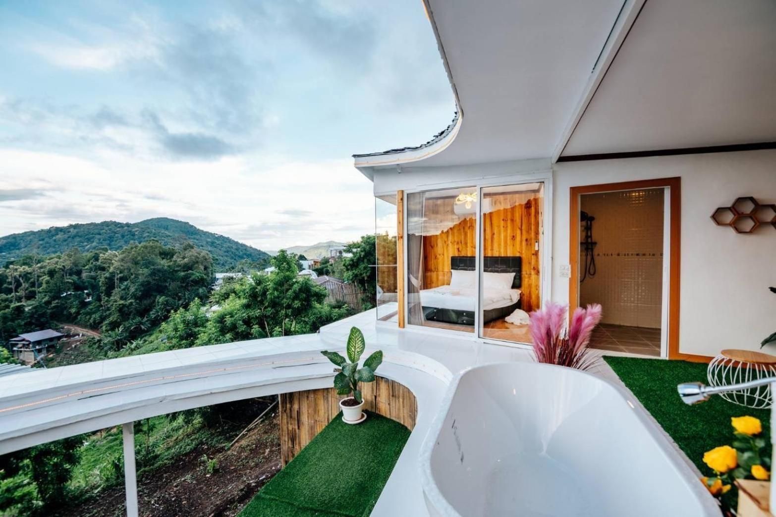 Standard family private bathroom