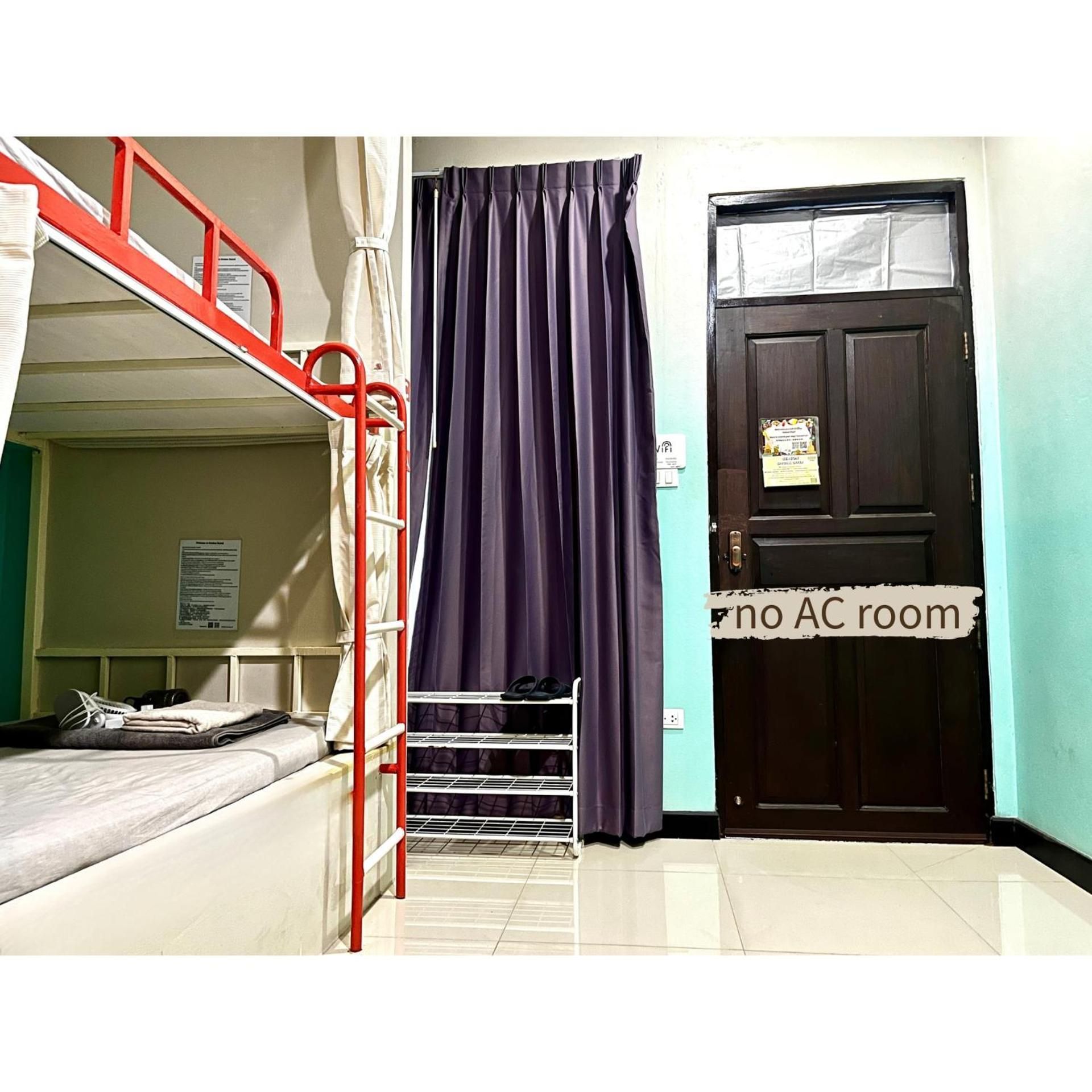 Bunk Bed in Mixed Dormitory Room