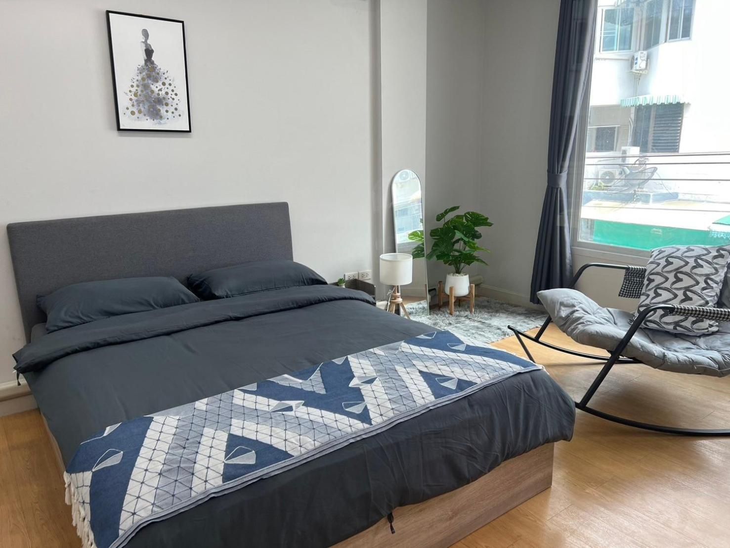 Queen Room with Shared Bathroom