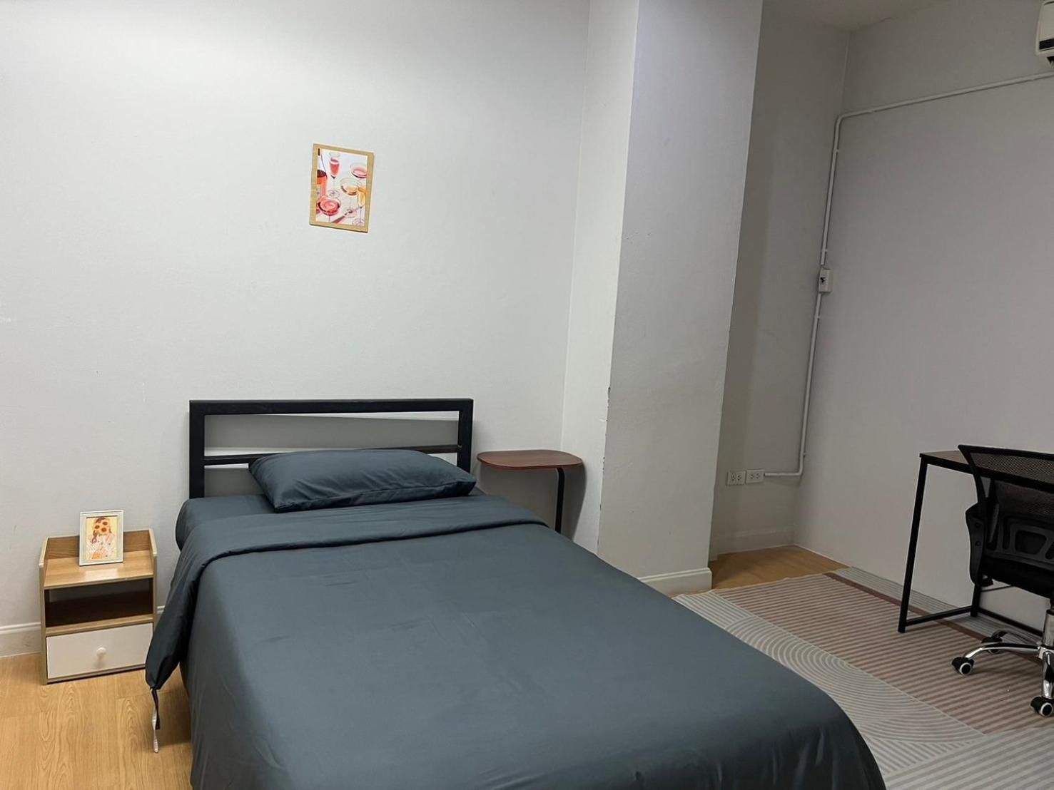 Single Room with Shared Toilet