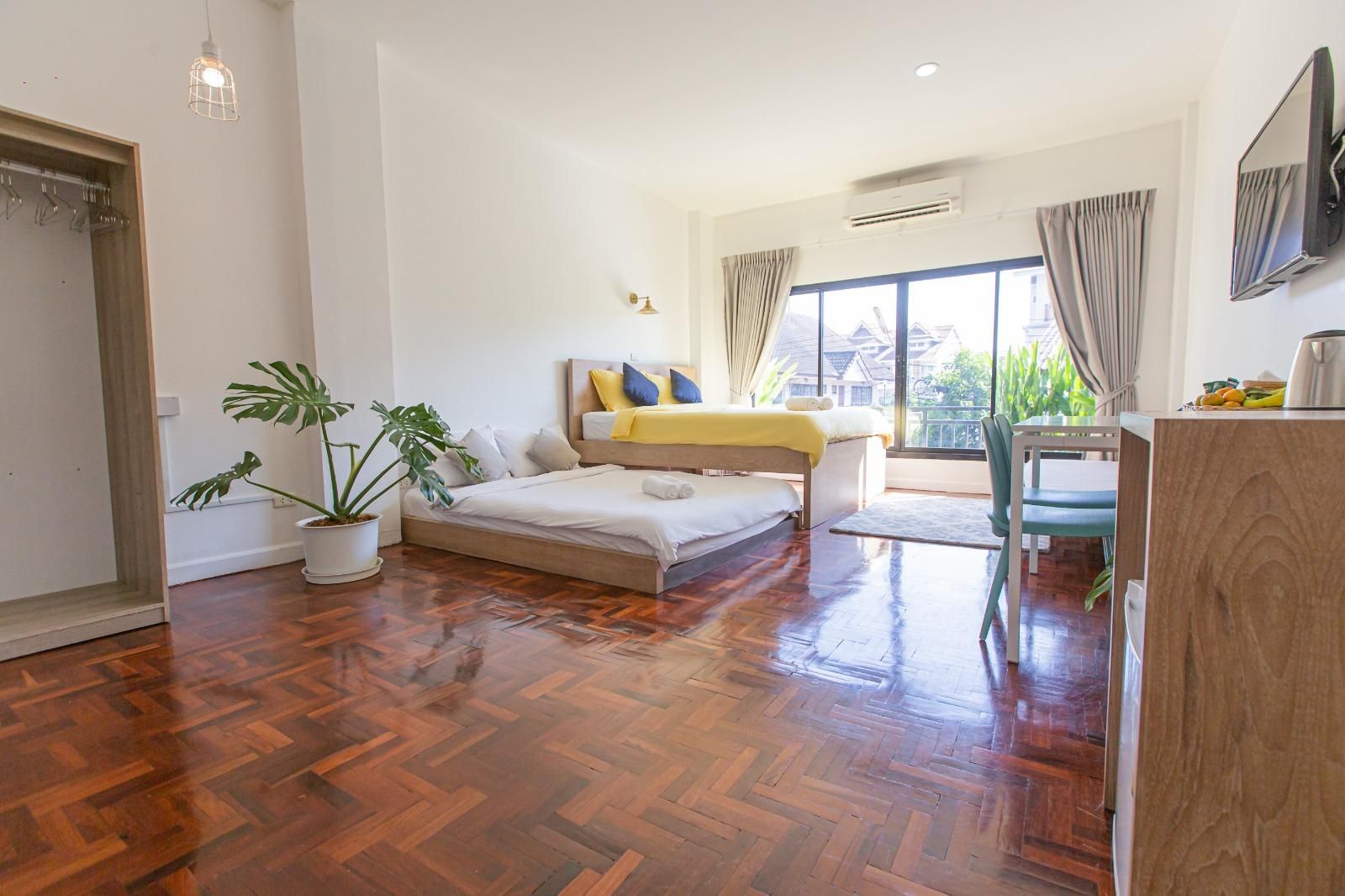 The Little Siri Deluxe Studio