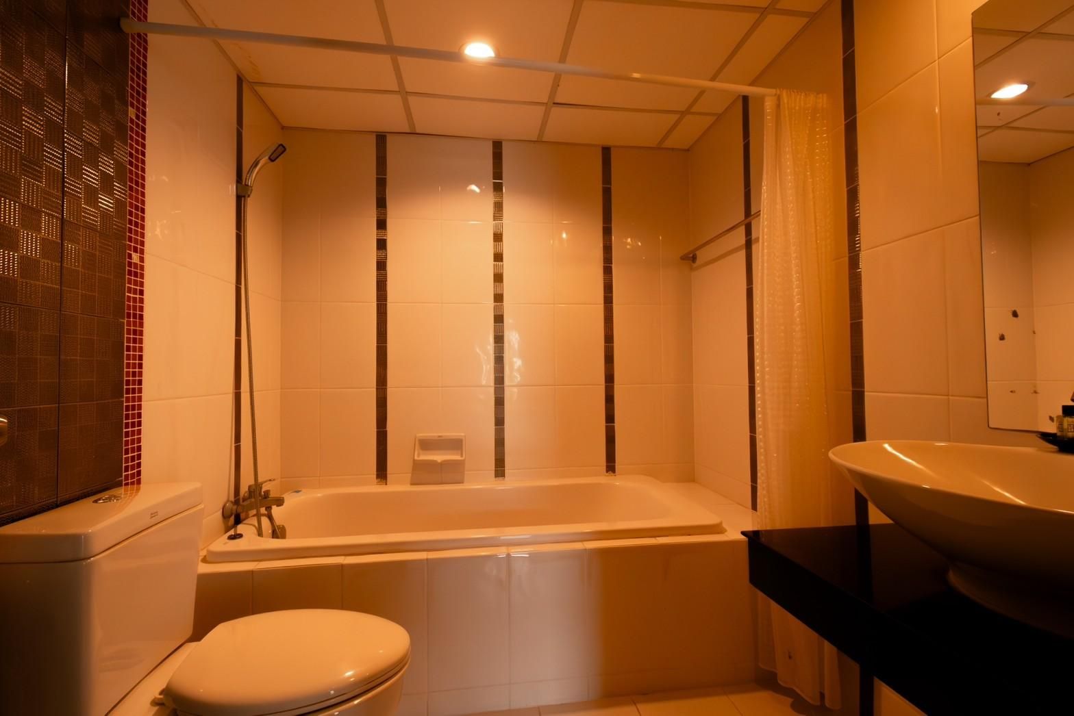 2 Bedroom Suite 1 King 1 Queen Non-Smoking