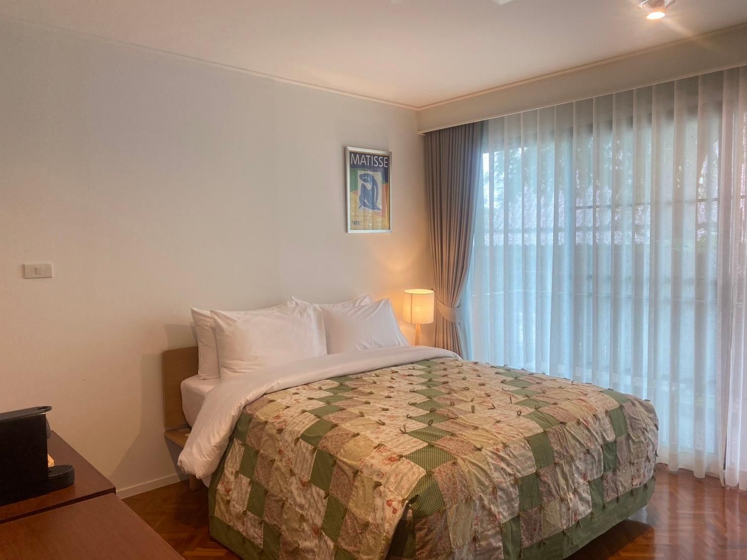 Queen Bed