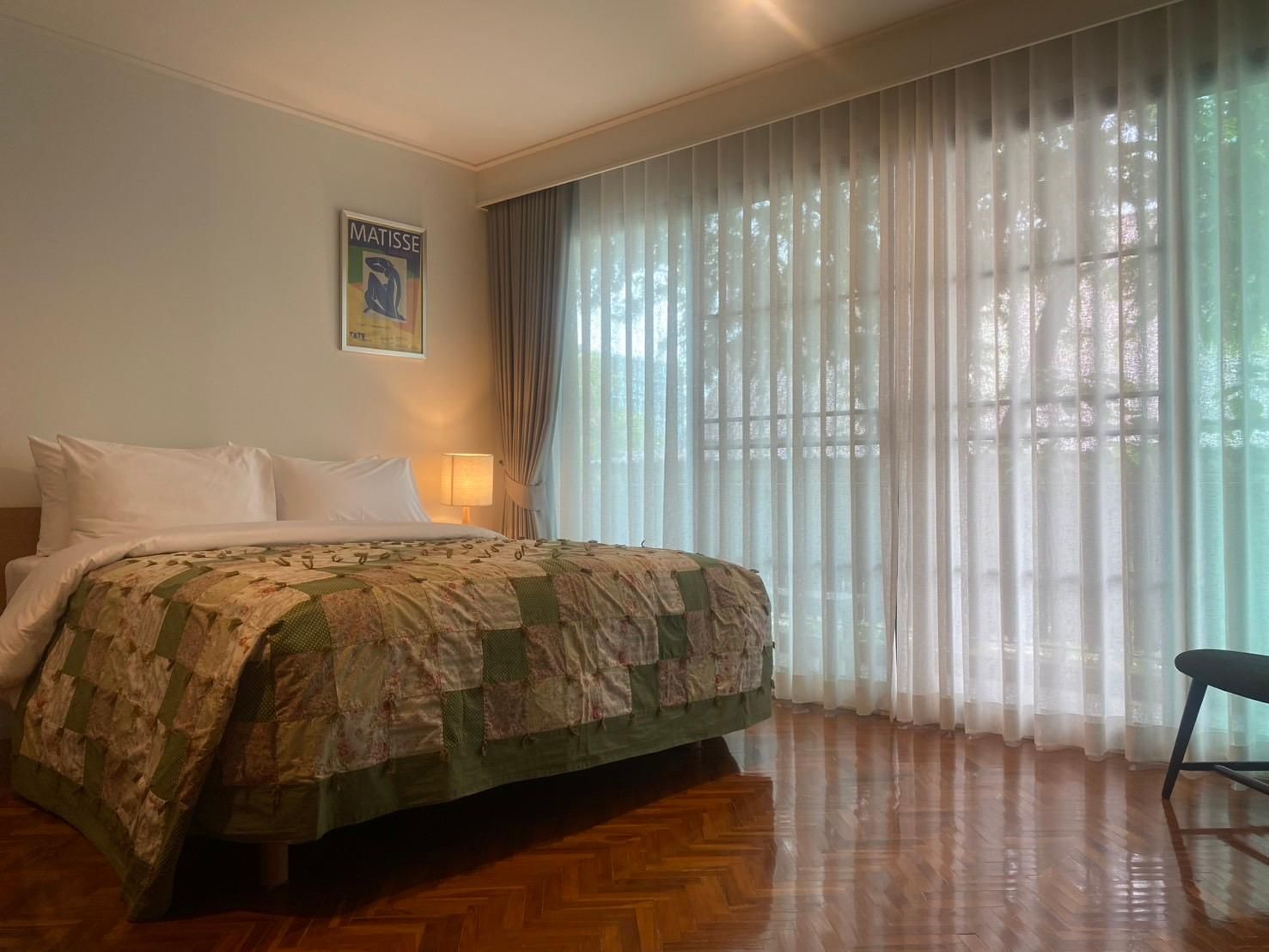 Queen Bed