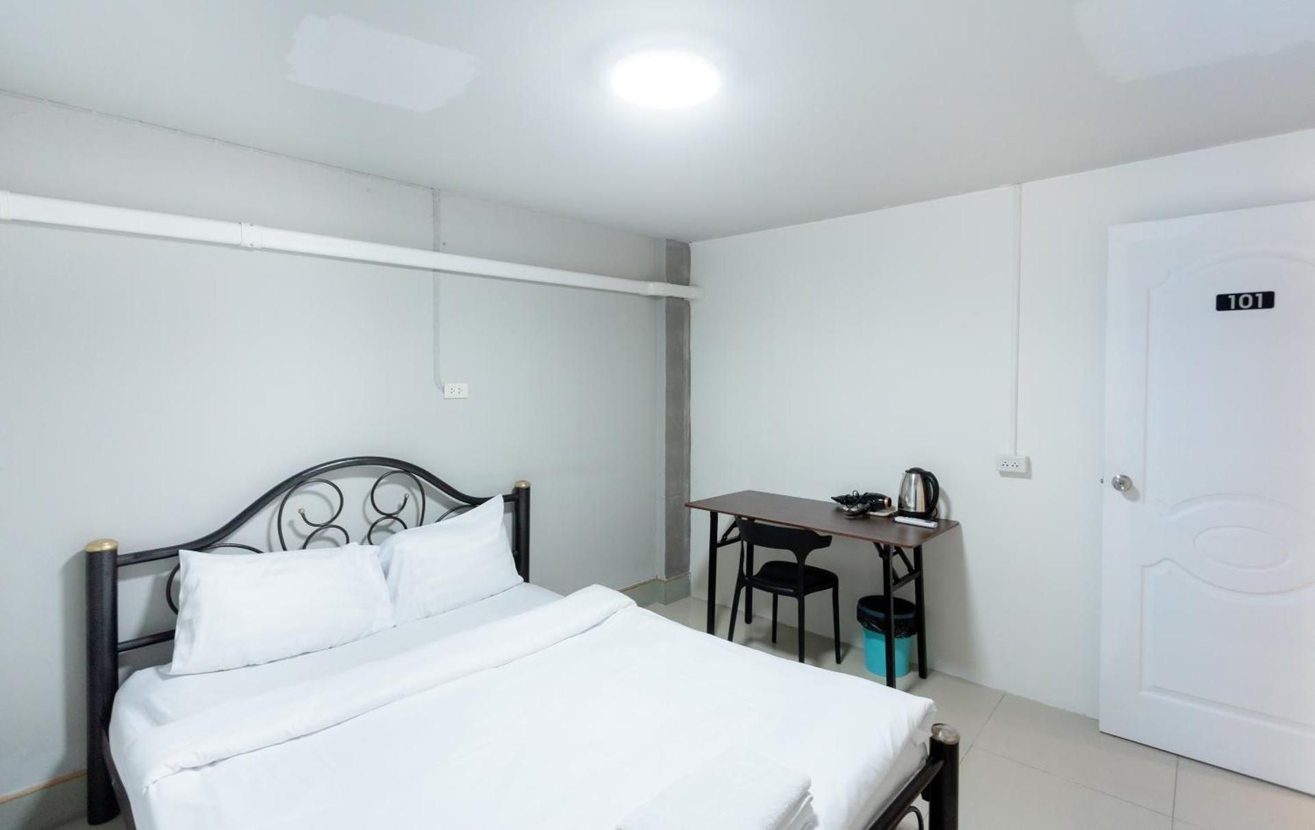Standard Double Room with Shared Bathroom