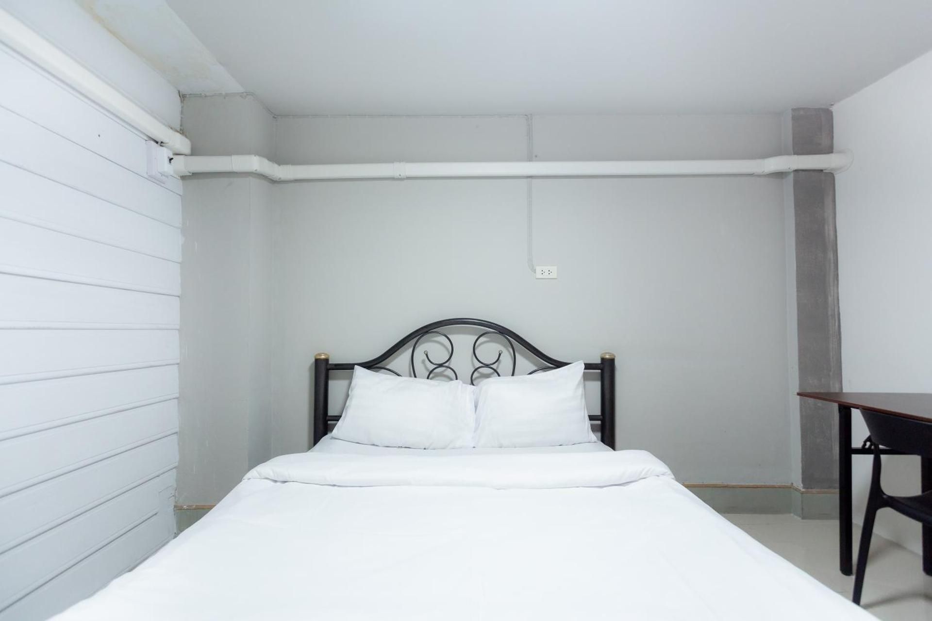 Standard Double Room with Shared Bathroom