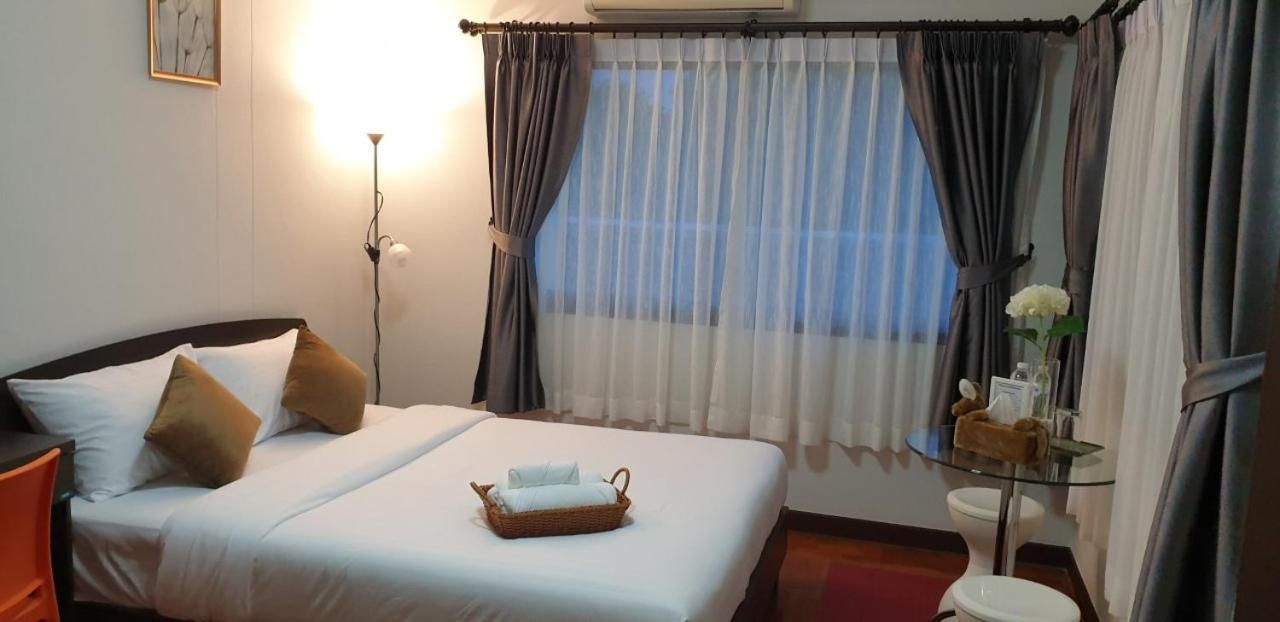 Queen Room with Shared Bathroom