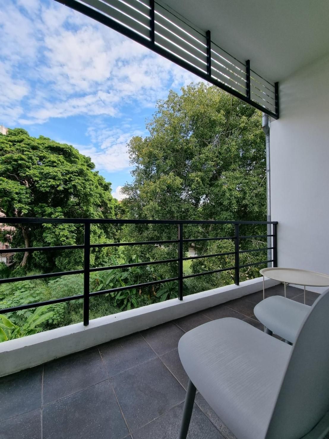 Apartment with Garden View