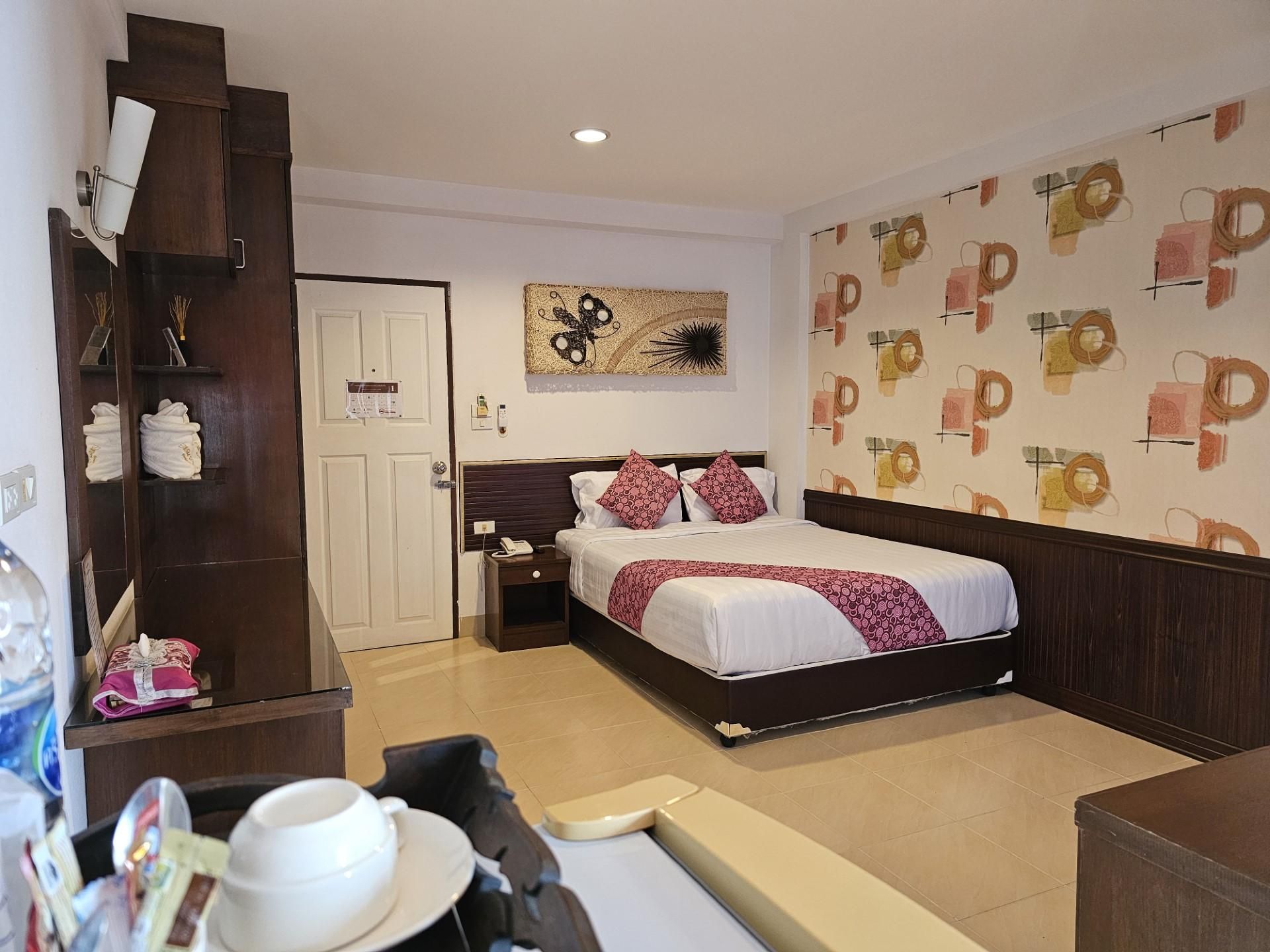 2 Connecting Rooms