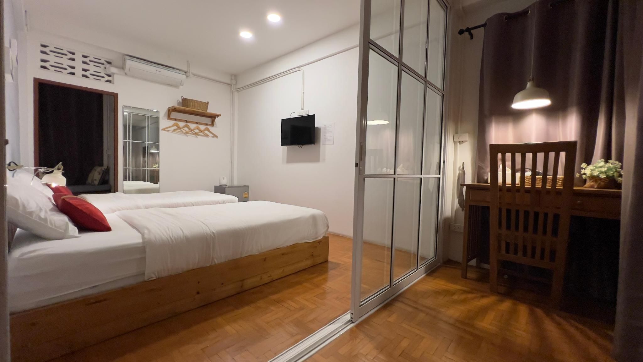 Standard Twin - 2 Single Beds