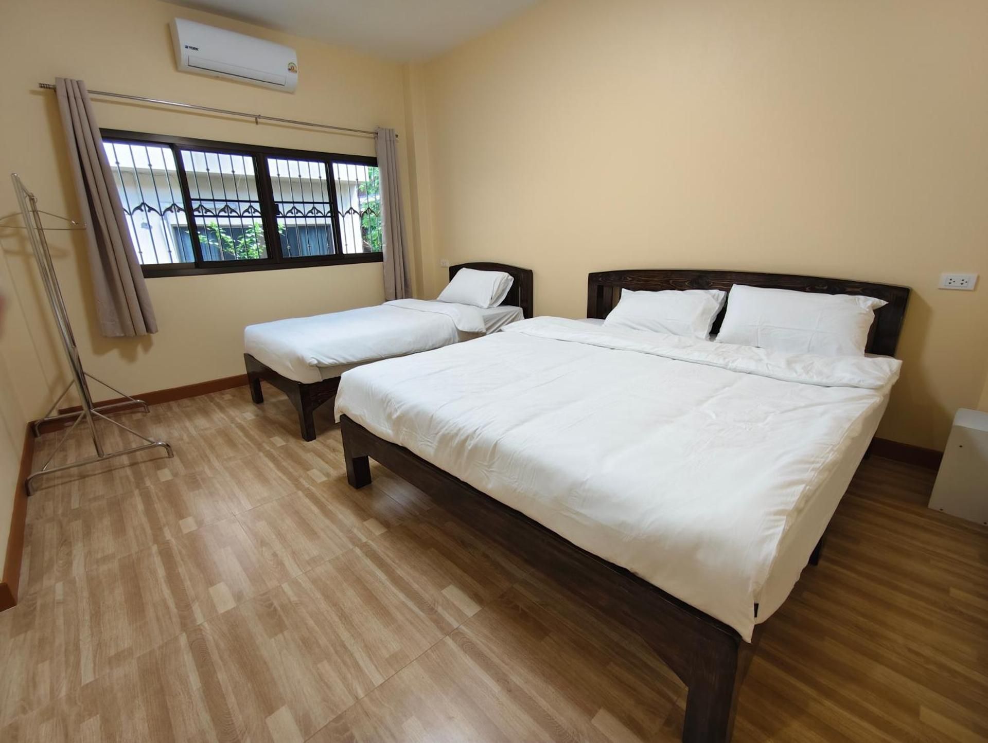 Chiang Mai Downtown Privacy Home Family Room with Garden View 2