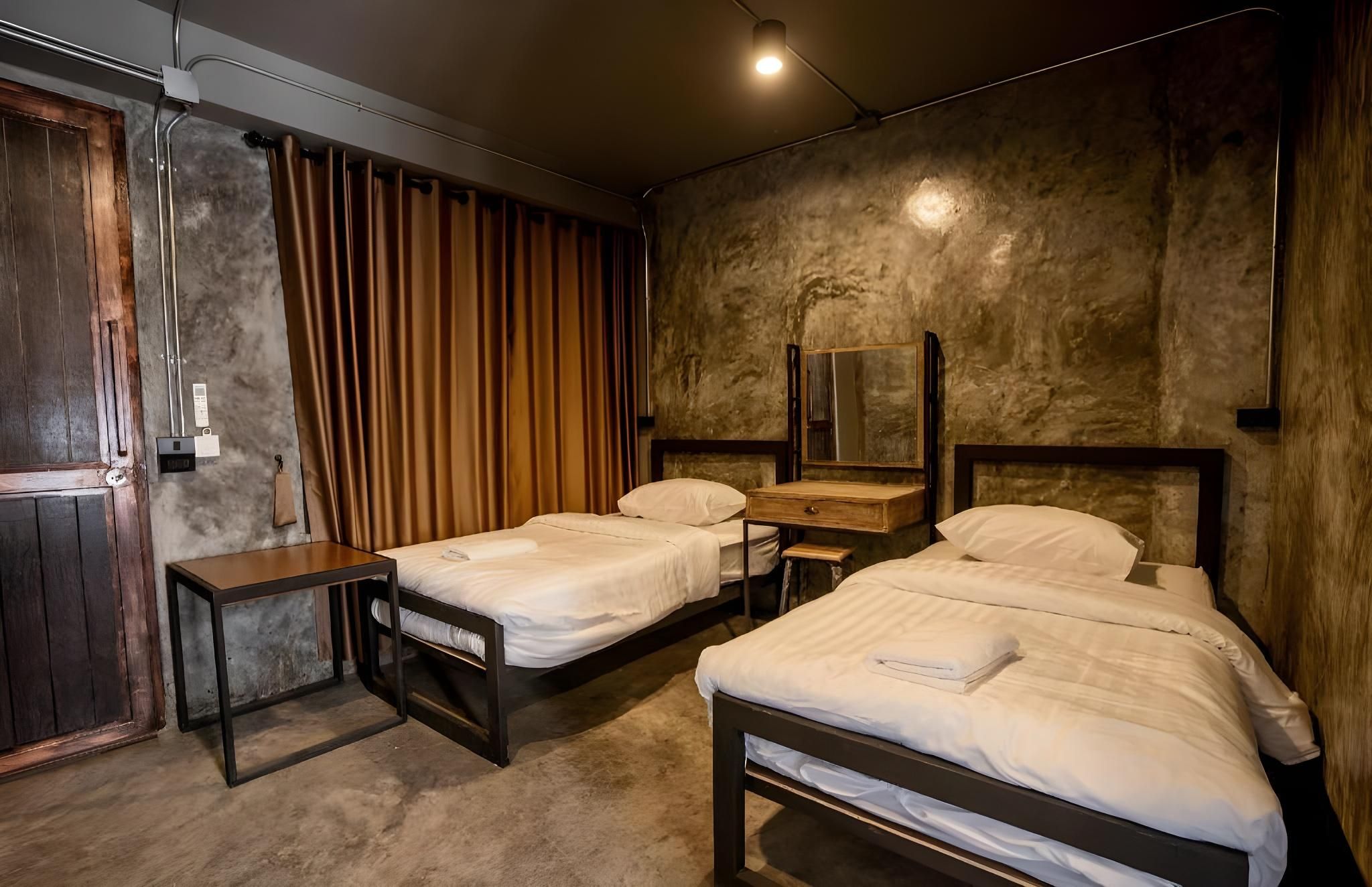 Twin Bed Room