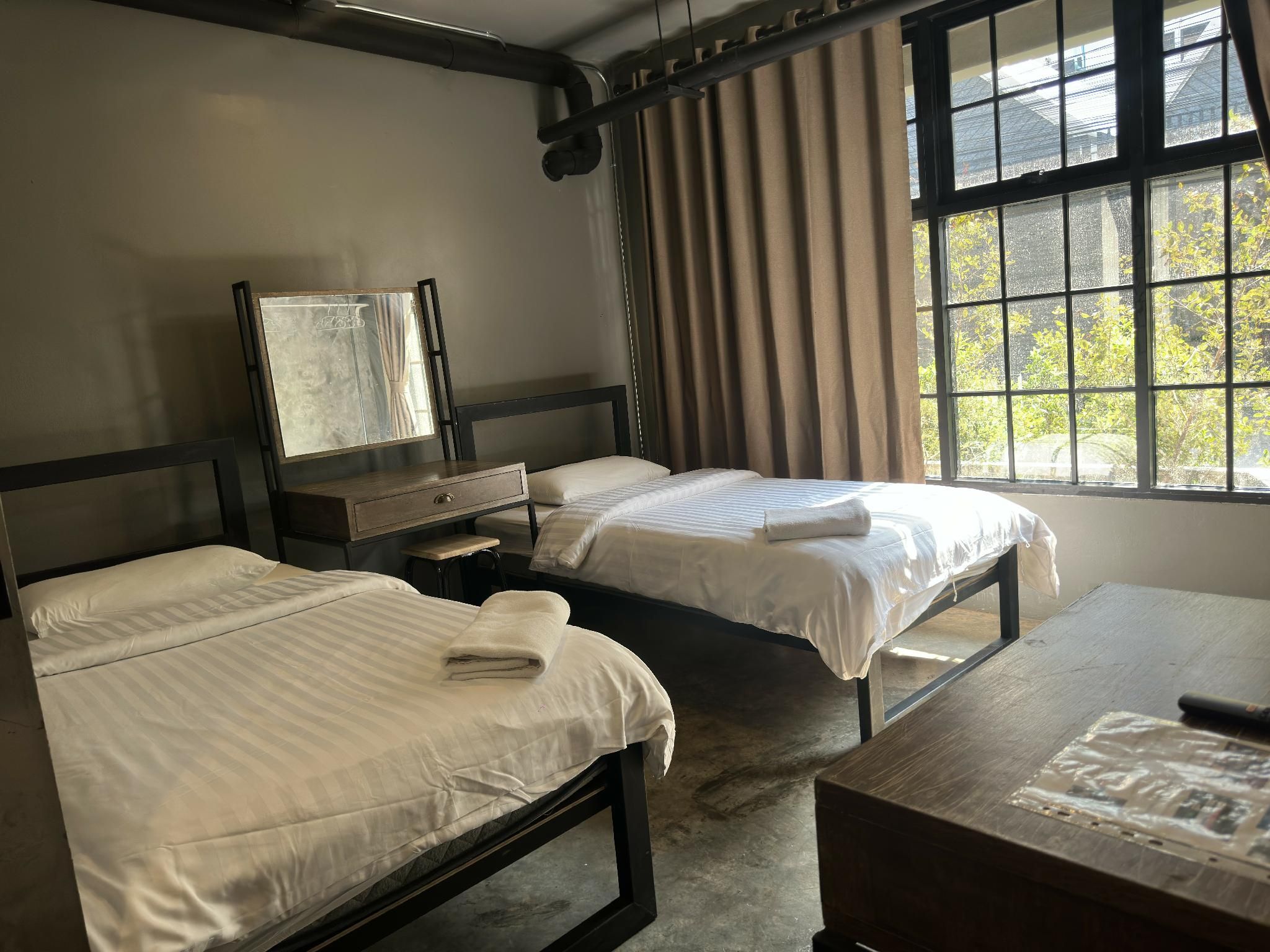 Twin Bed Room