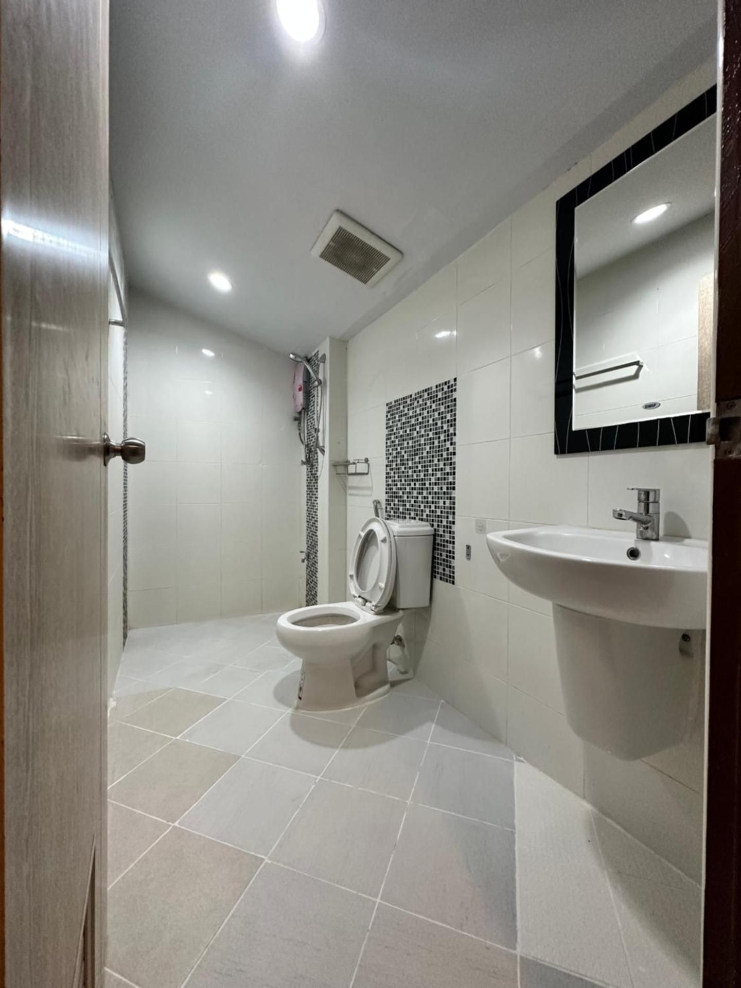 Twin Room with Private Bathroom