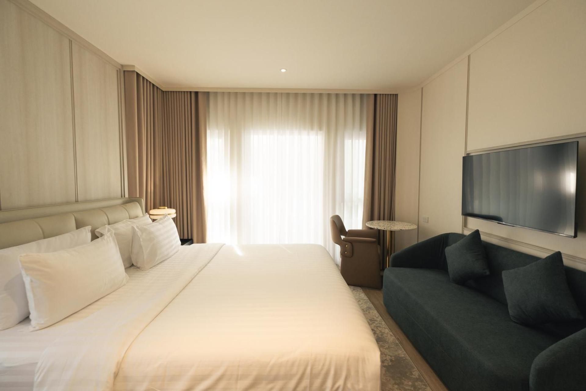 Deluxe Queen Room