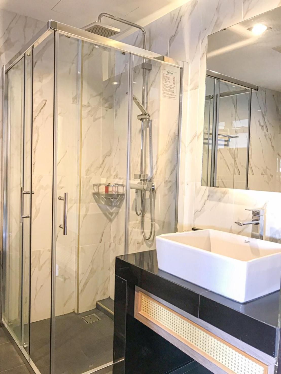 Hotel De Sripoom Deluxe Double Room with Bath 2