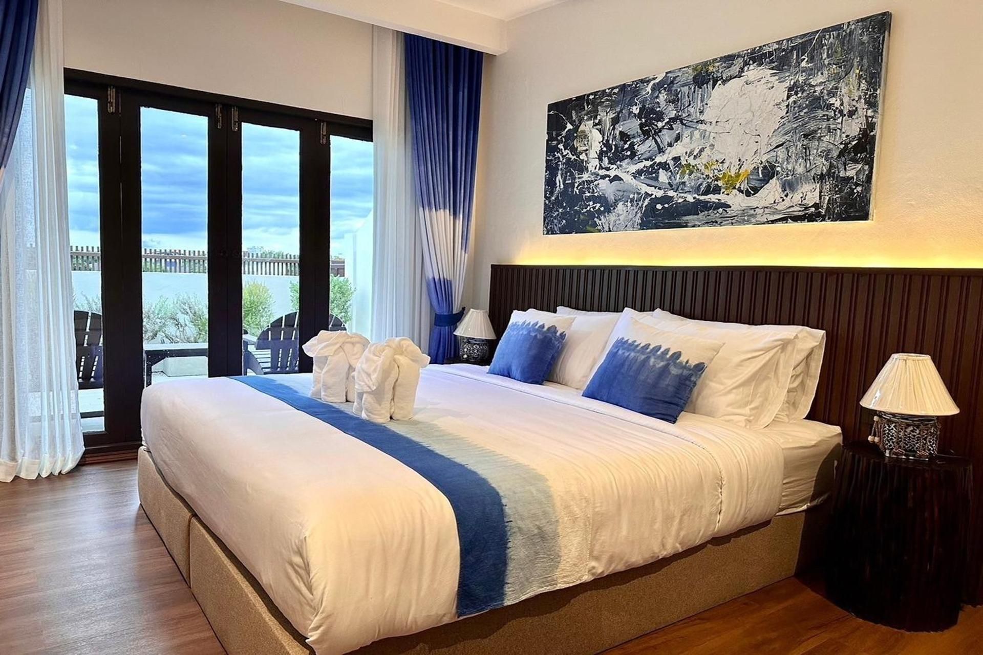 King Room with Balcony