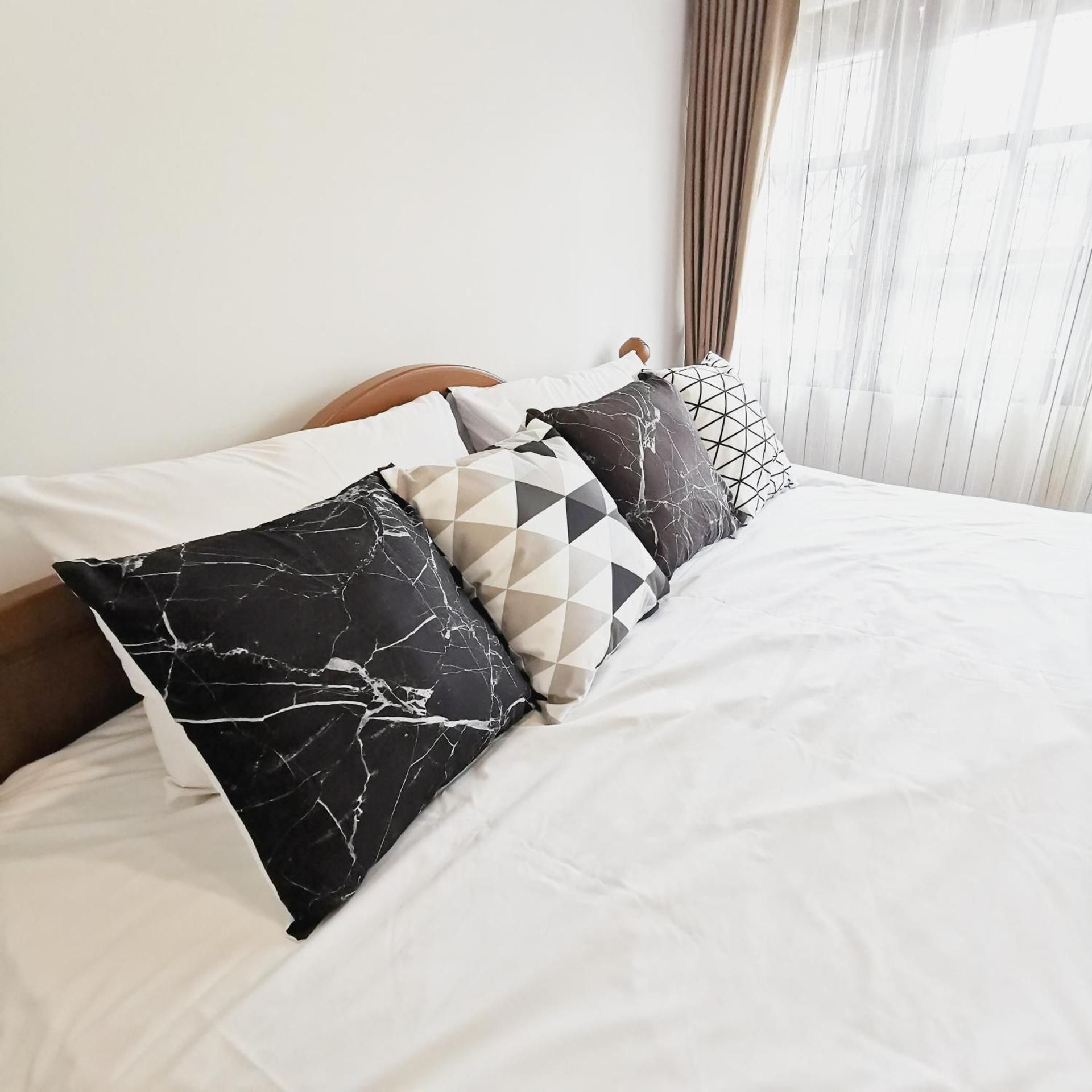 Standard Double Room with Shared Bathroom
