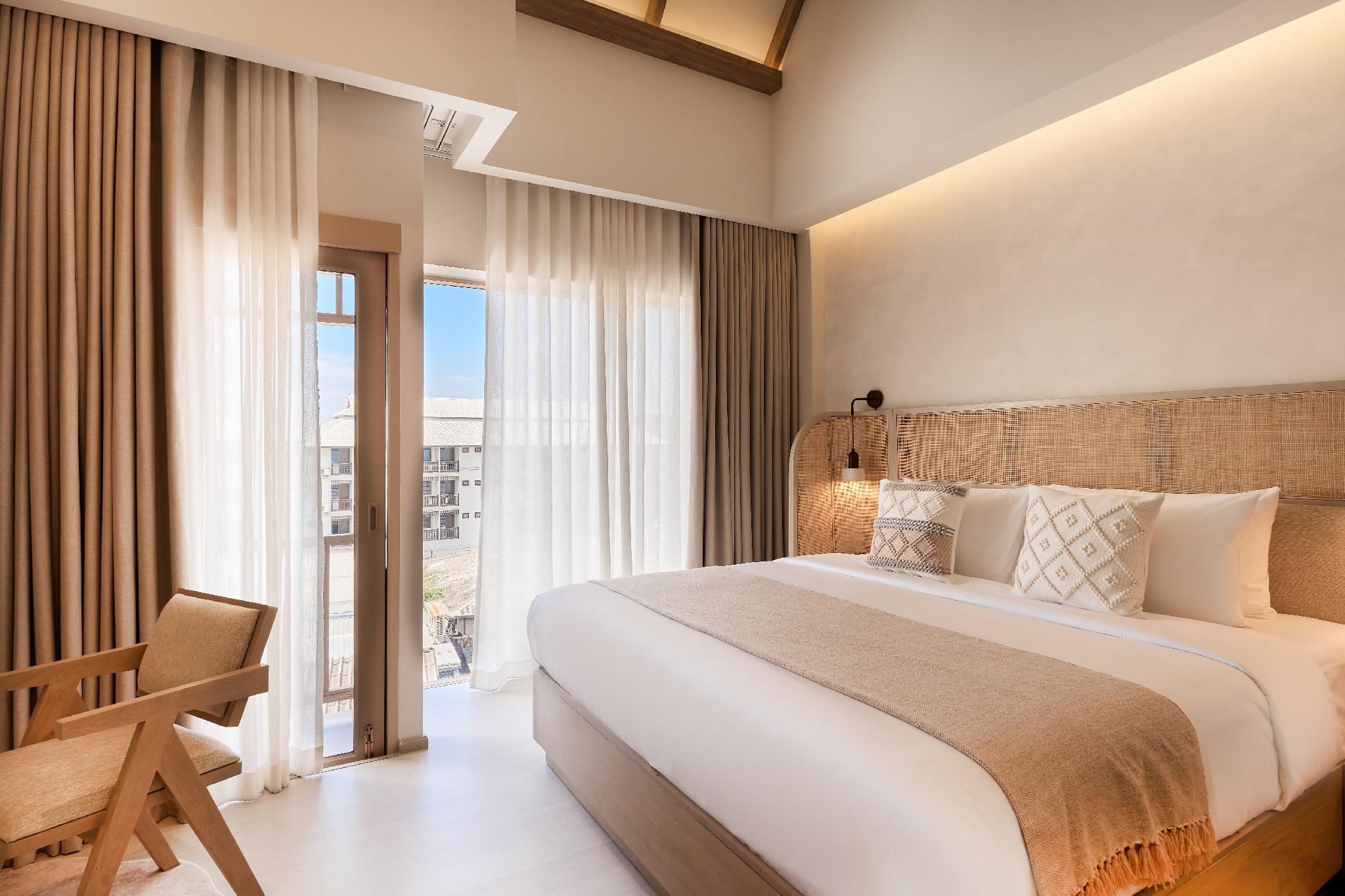 PE-LA Thapae Boutique Hotel  King Bedroom