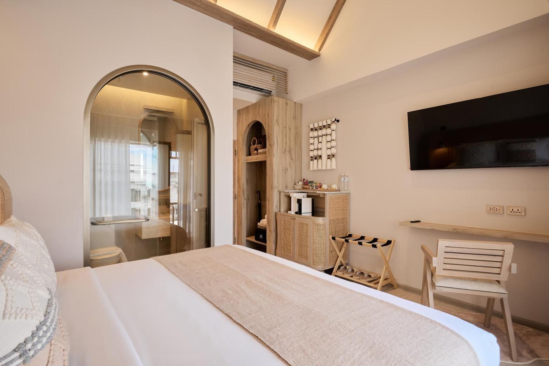 PE-LA Thapae Boutique Hotel  King Bedroom 2