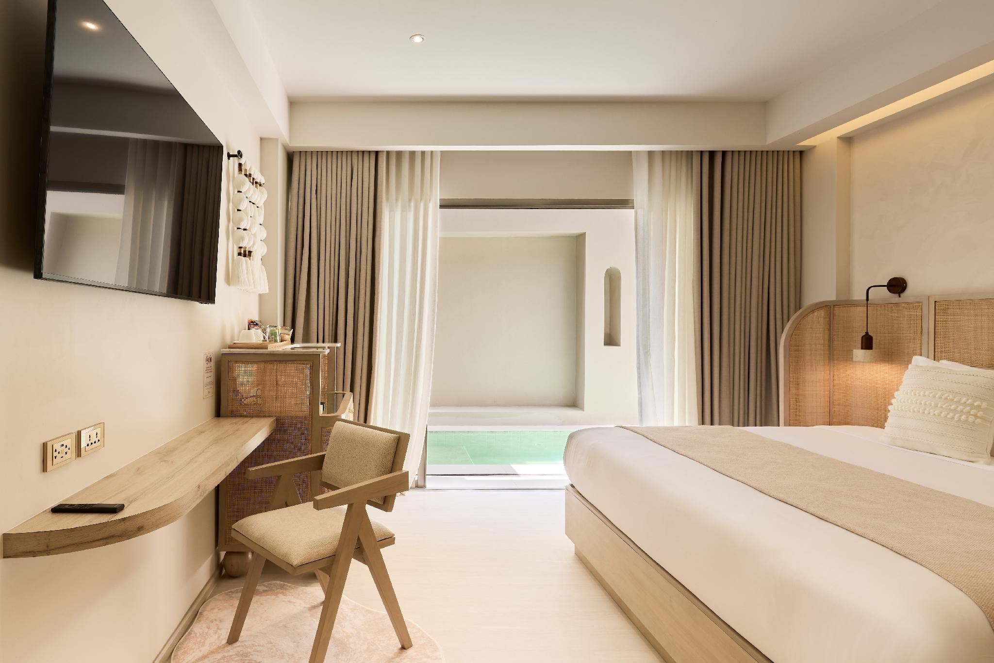 Suite with Private Pool and Terrace