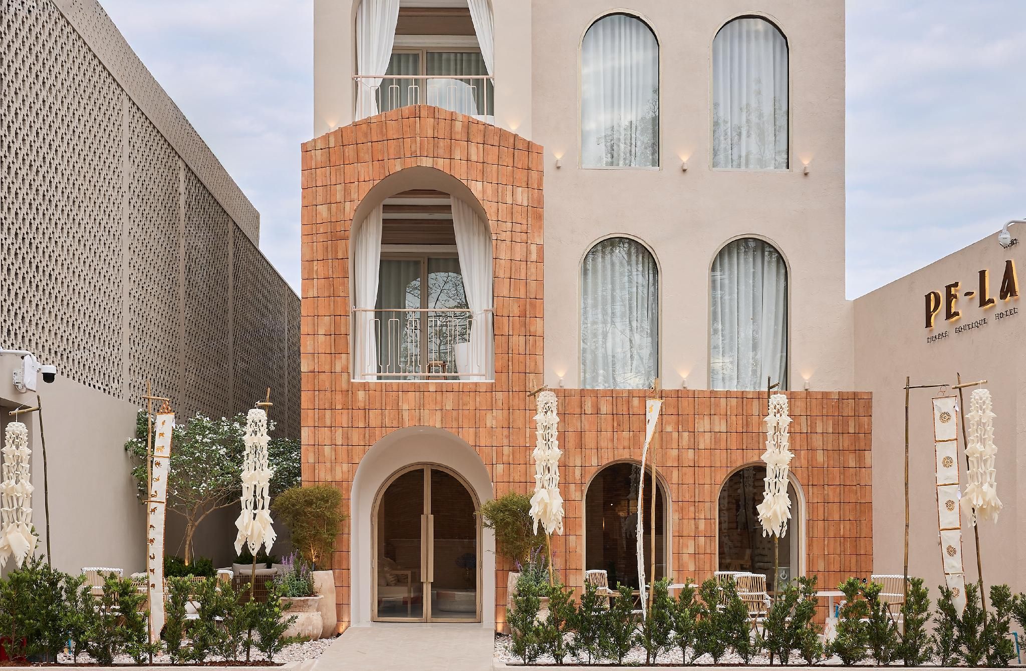 PE-LA Thapae Boutique Hotel