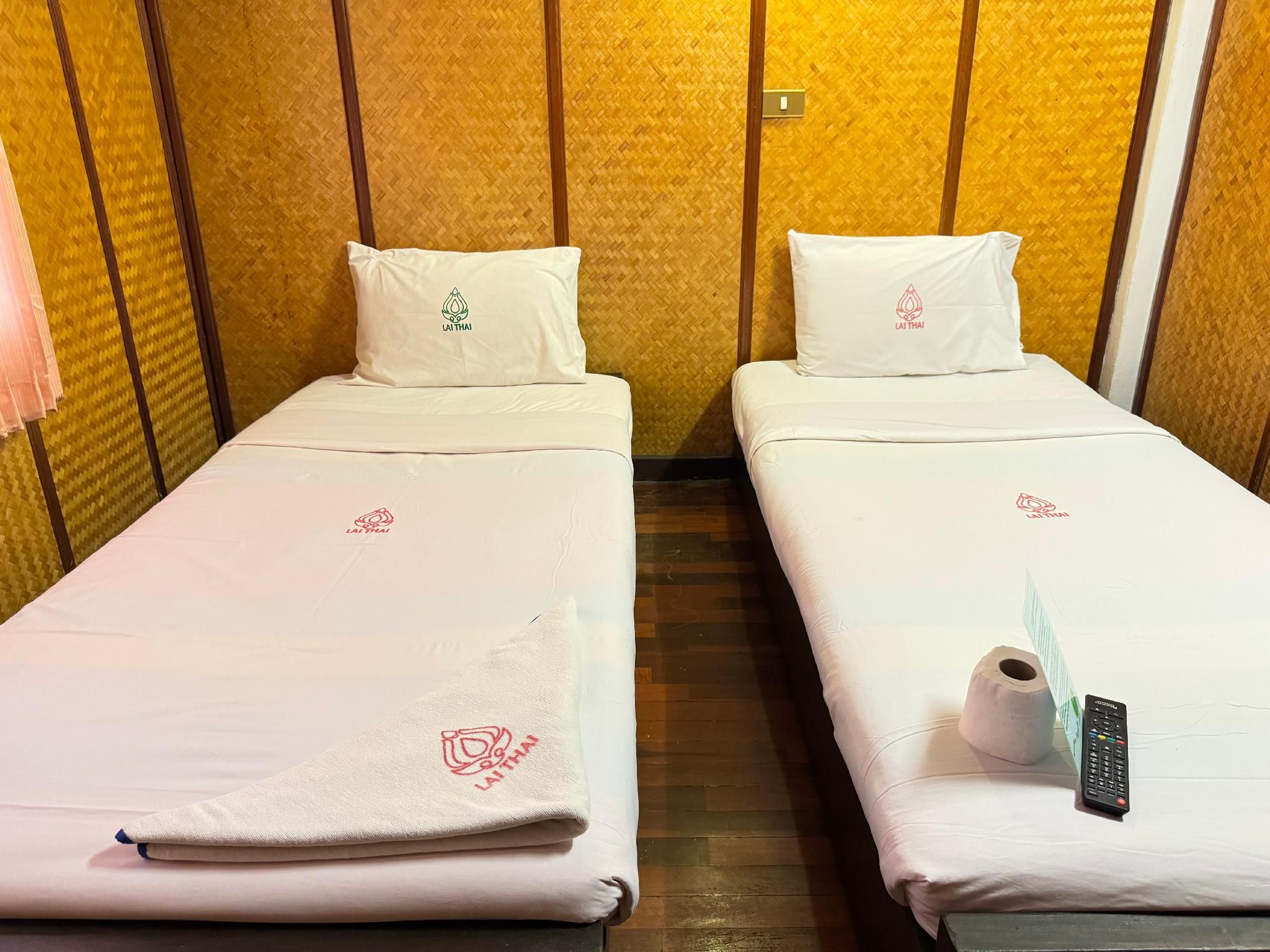 Private Twin Room with Shared Bathroom