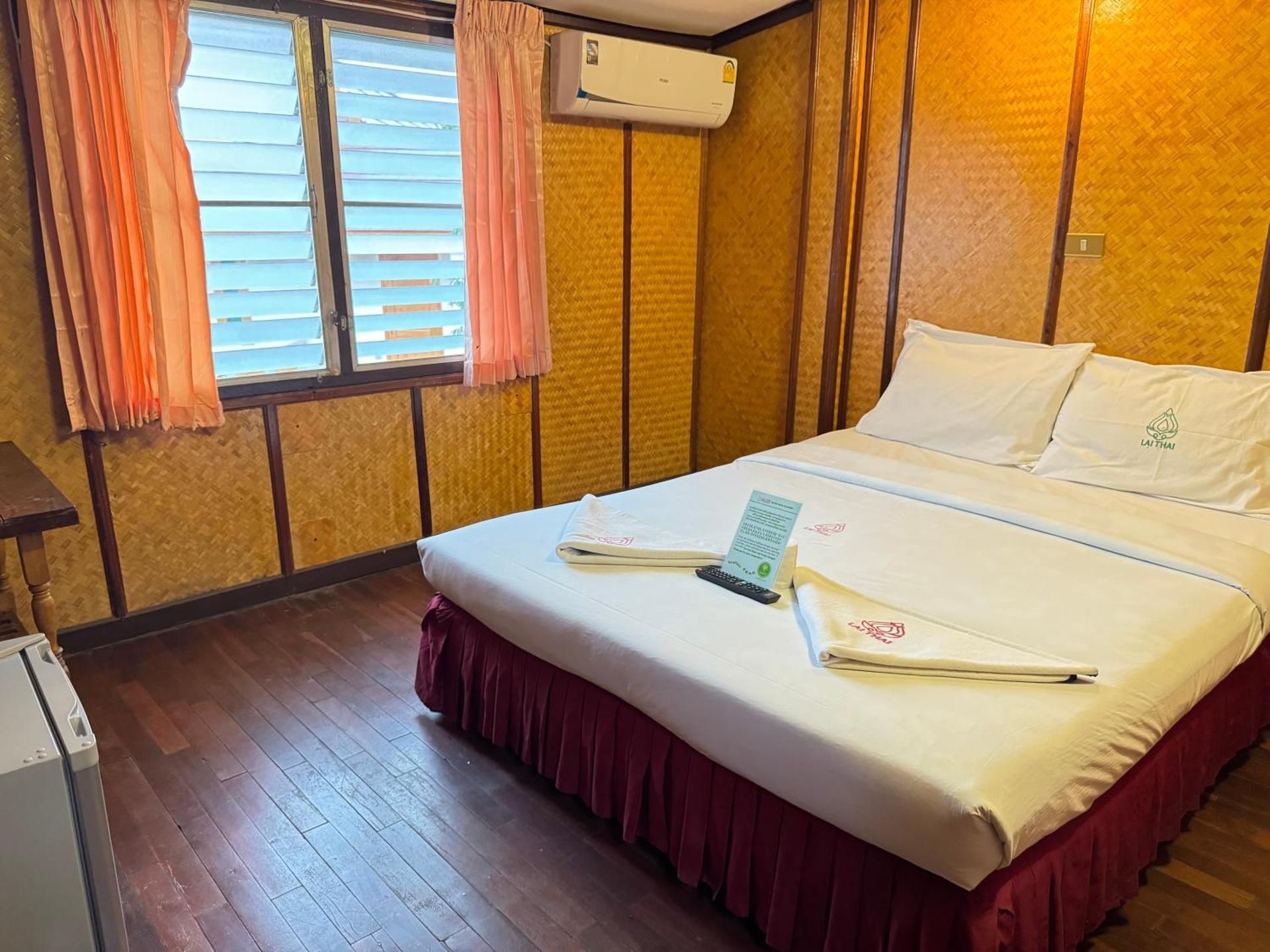 Private Double Room with Shared Bathroom