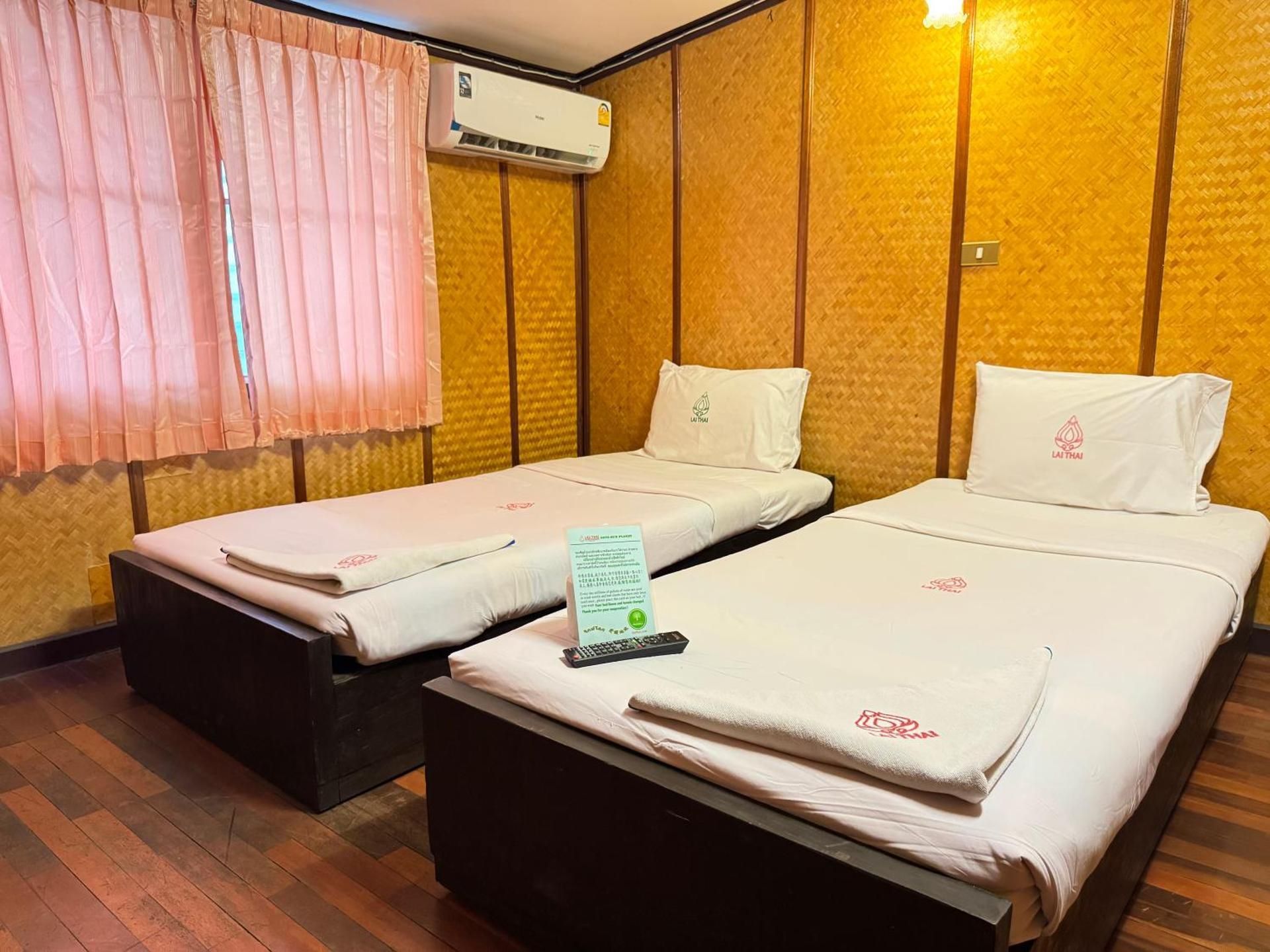 Private Twin Room with Shared Bathroom