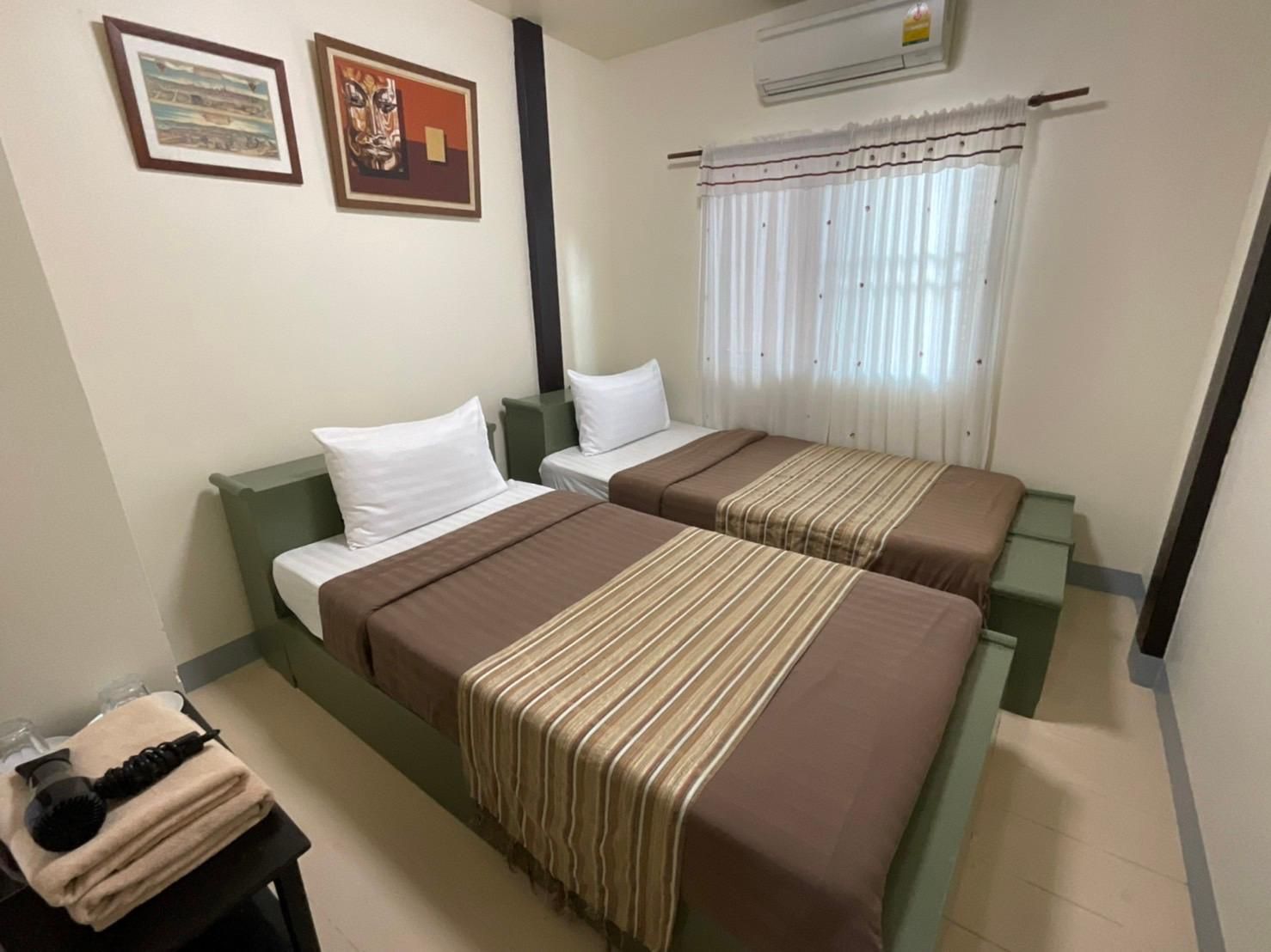 Standard Twin - 2 Single Beds