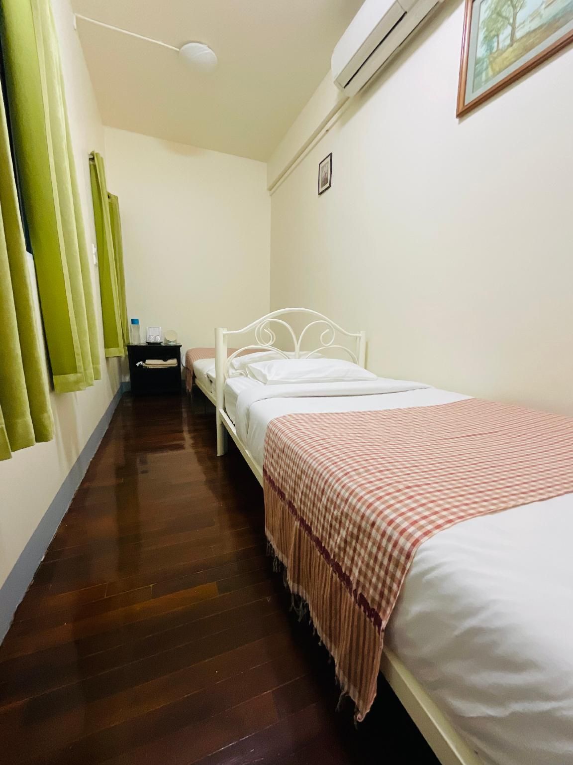 Standard Twin - 2 Single Beds