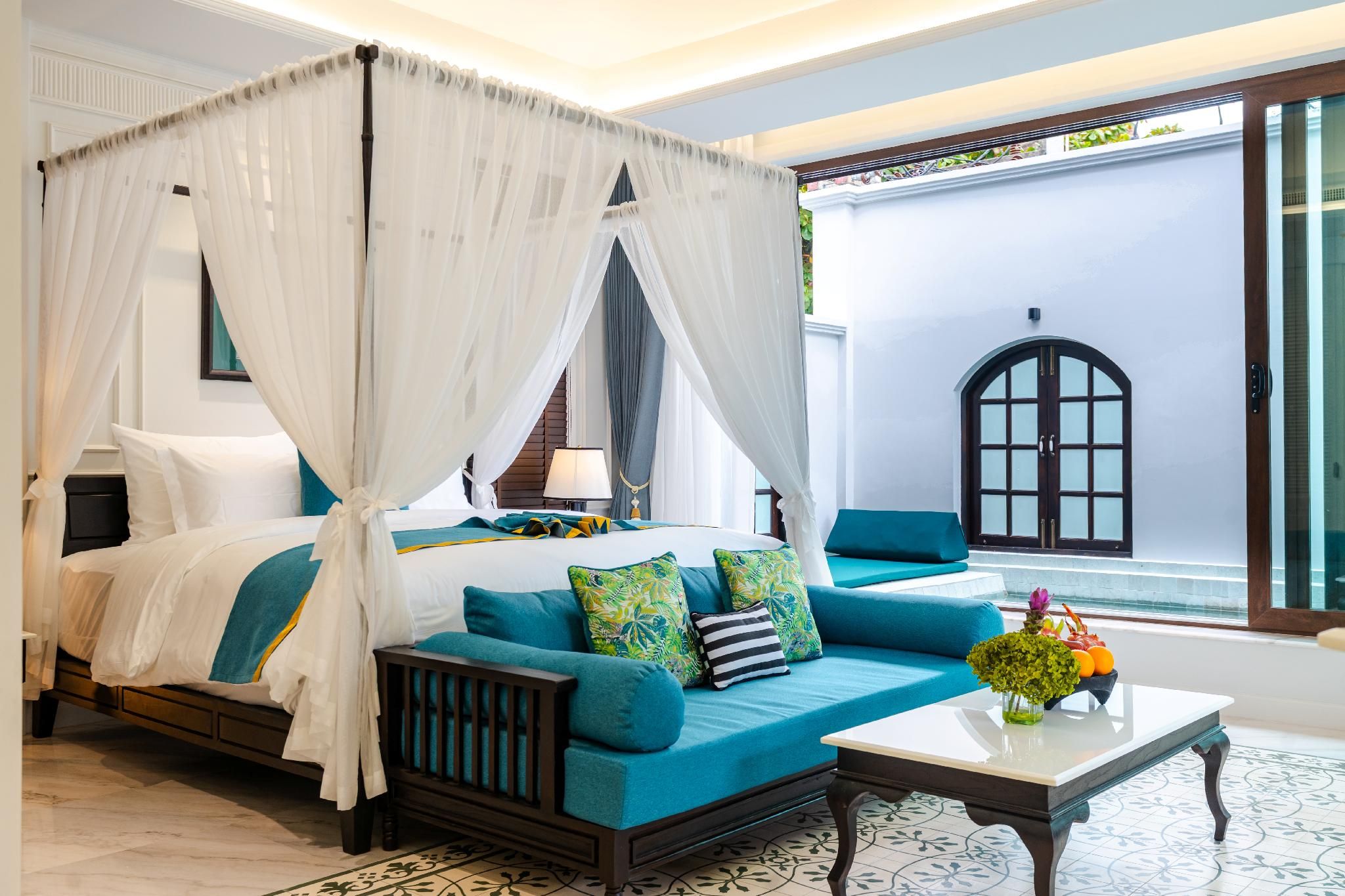 Panorama Pool Suite